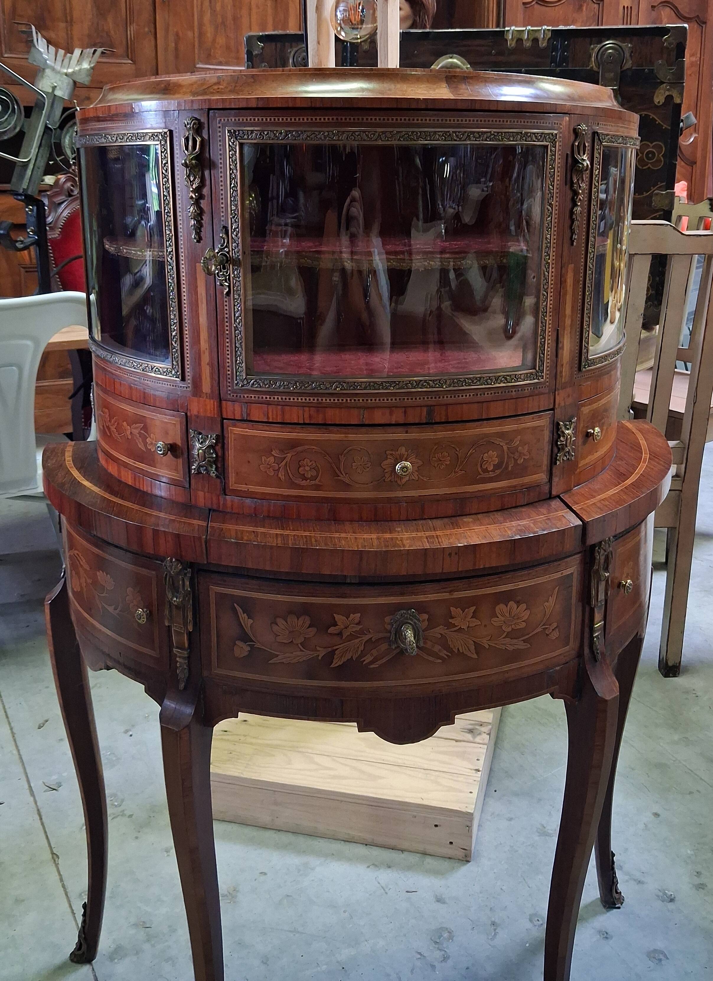 Desk - Display cabinet in the style of Louis XV with marquetry.