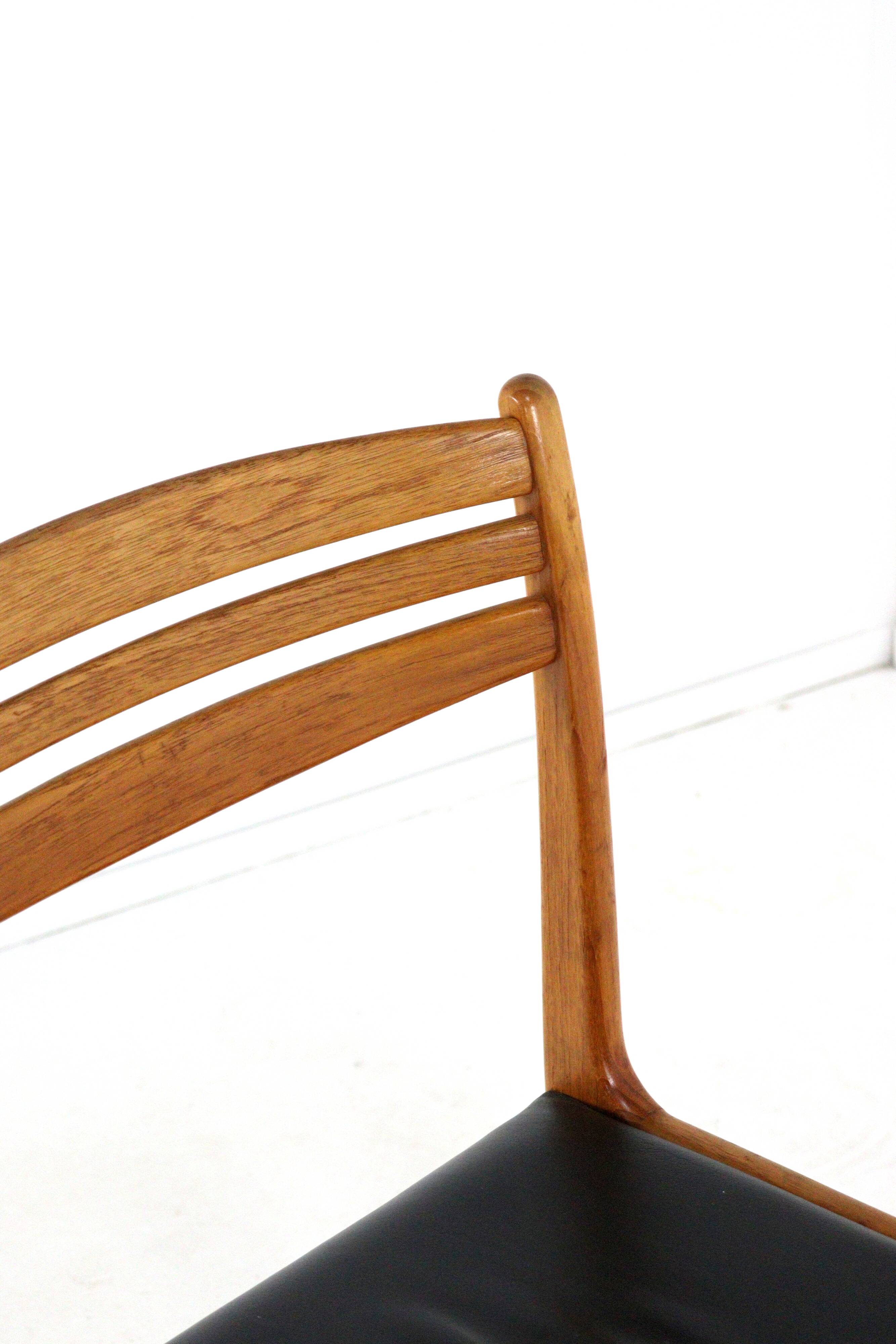 Set of 5 + 1 dining chairs 'Give' danish design