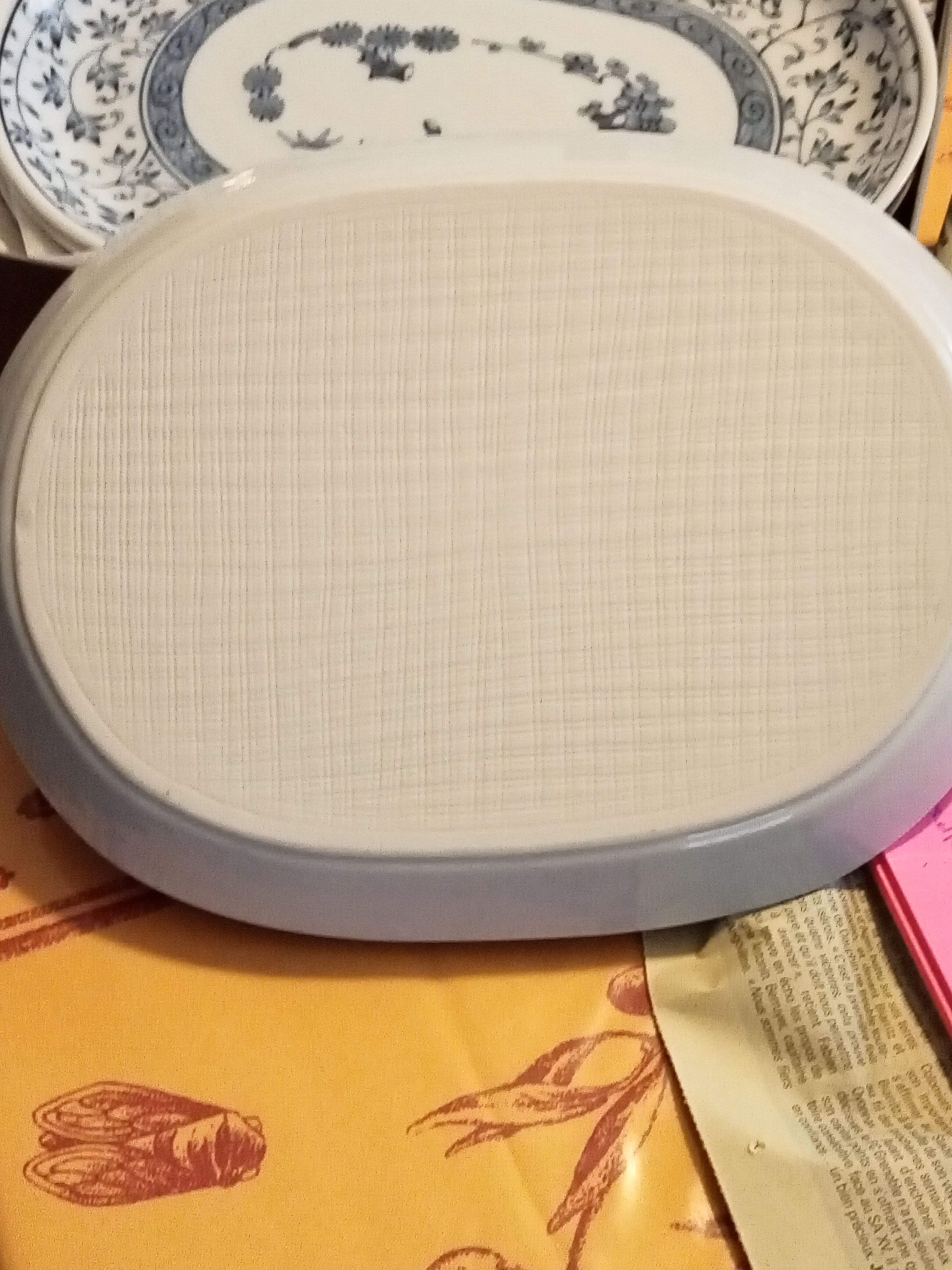 A set of 7 Japanese plates