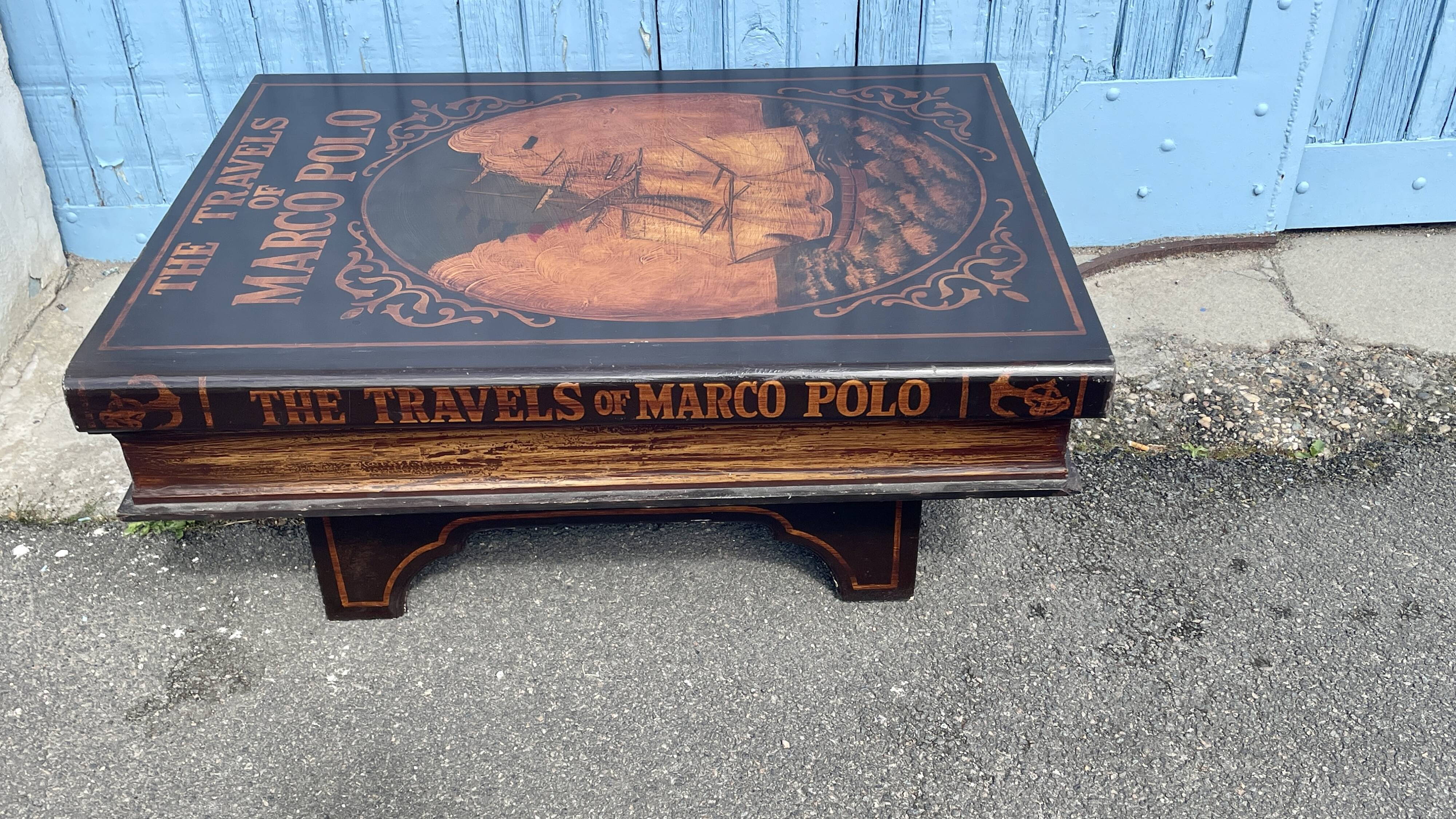 Table basse façon livre ancien, XXe siècle