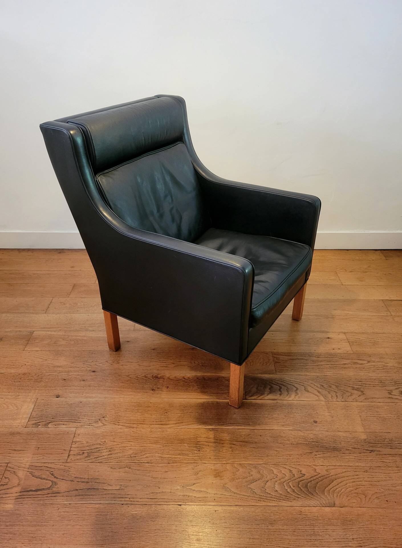 Vintage wingback chair 2431 with ottoman by Børge Mogensen for Fredericia