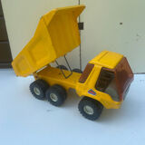 Dump truck