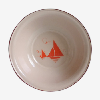 Enamel basin Sailboat motifs