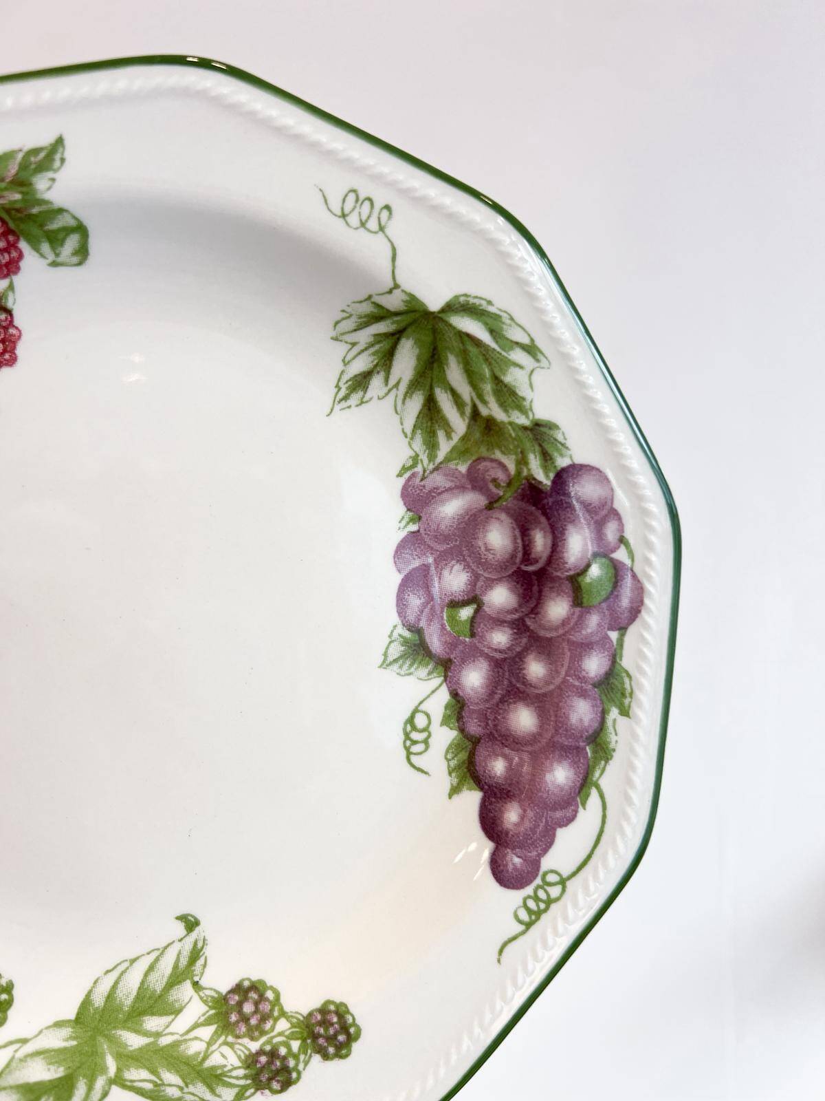 11 dessert plates Churchill - England