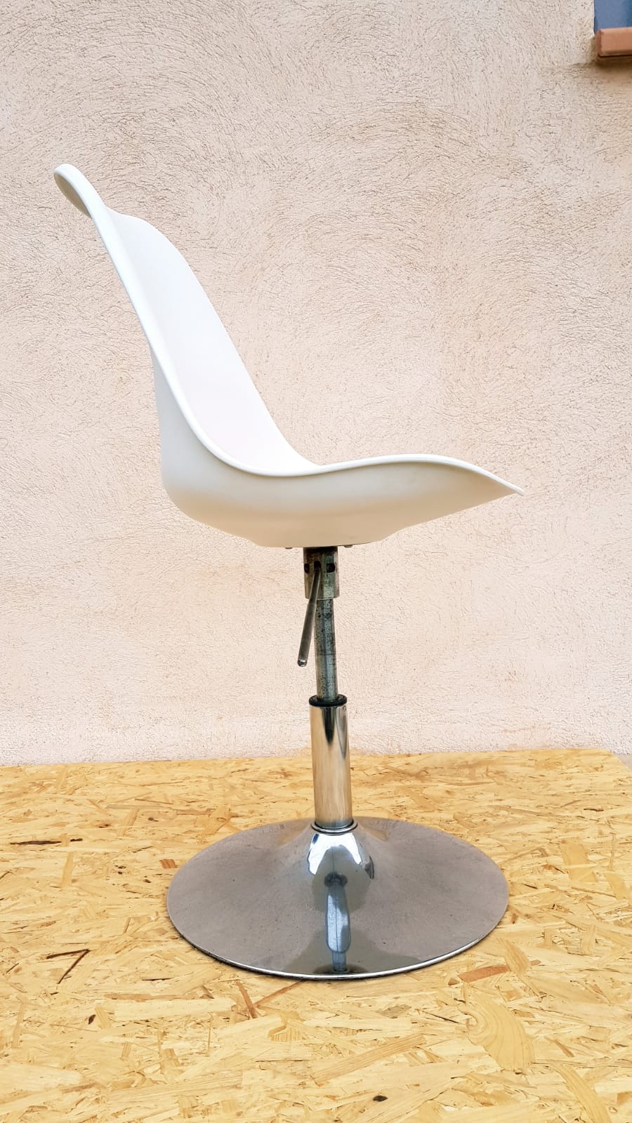 Chaise pivotante vintage pied tulipe orange