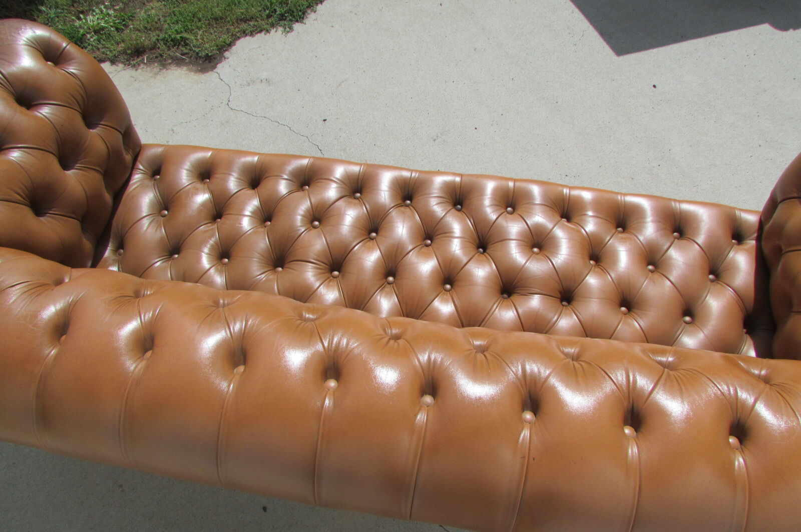 Sofa Chesterfield 3 seats patinated fawn leather