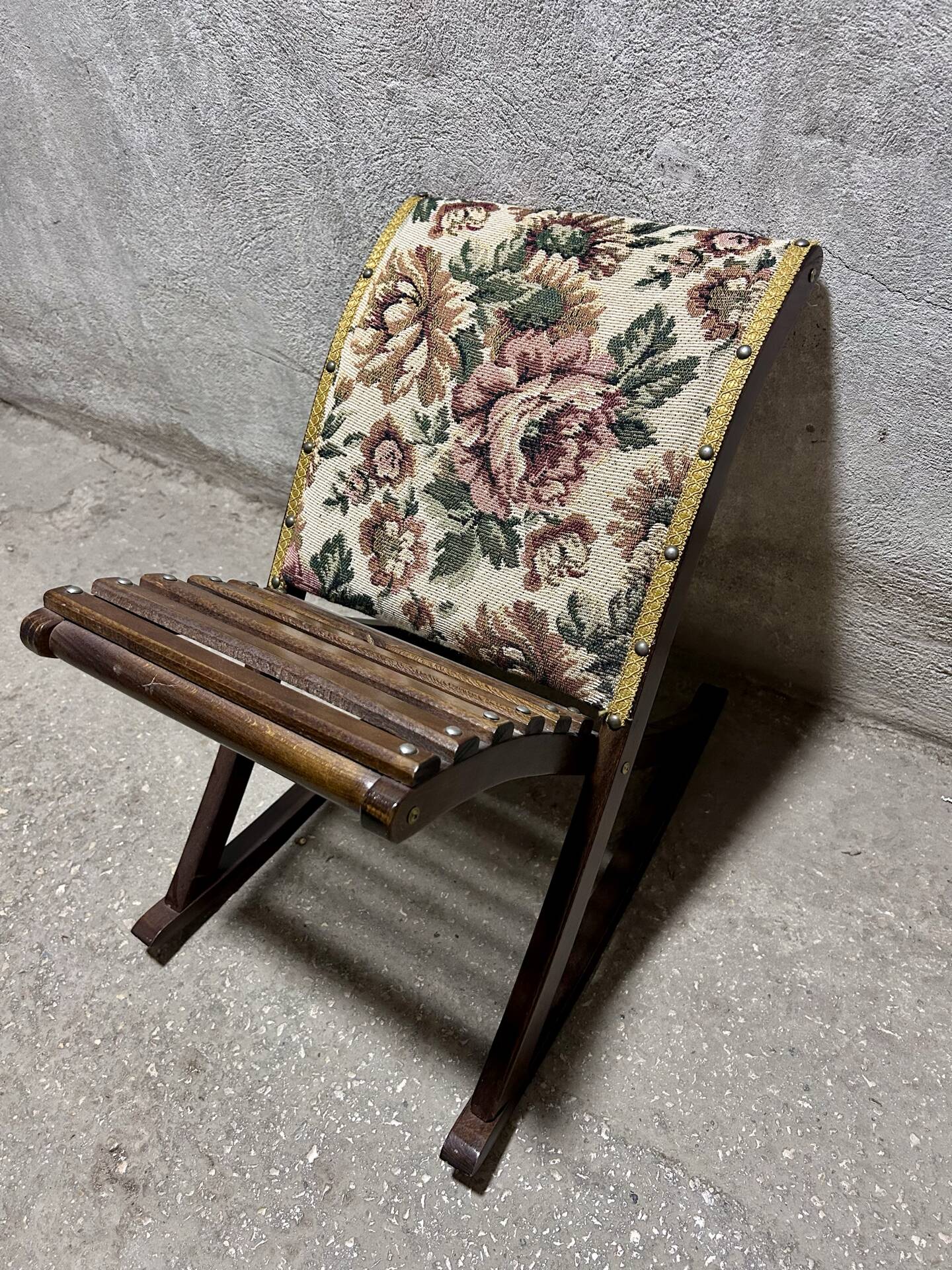Retro footrest