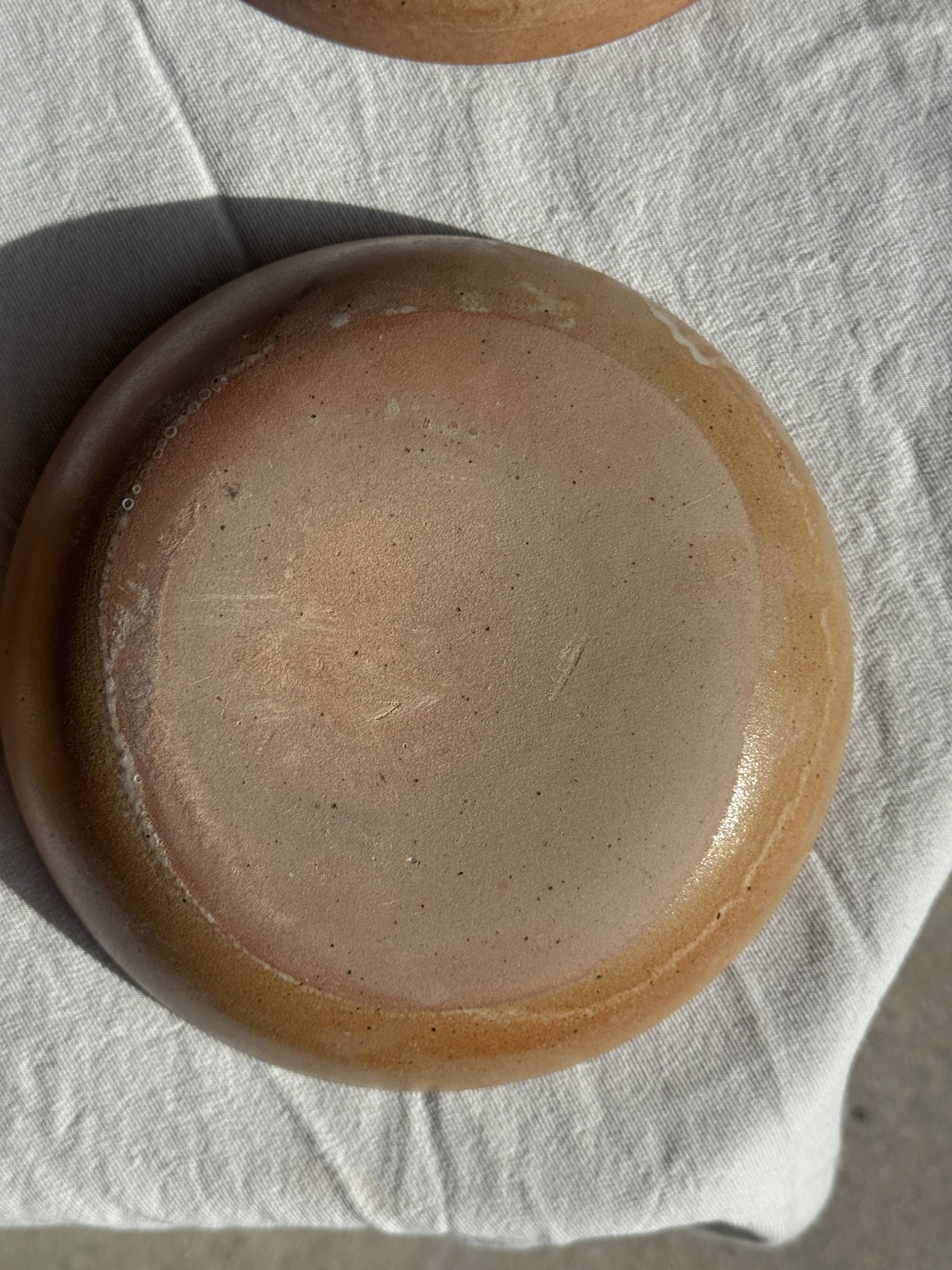 11 assiettes creuses artisanales vintage en grès mat