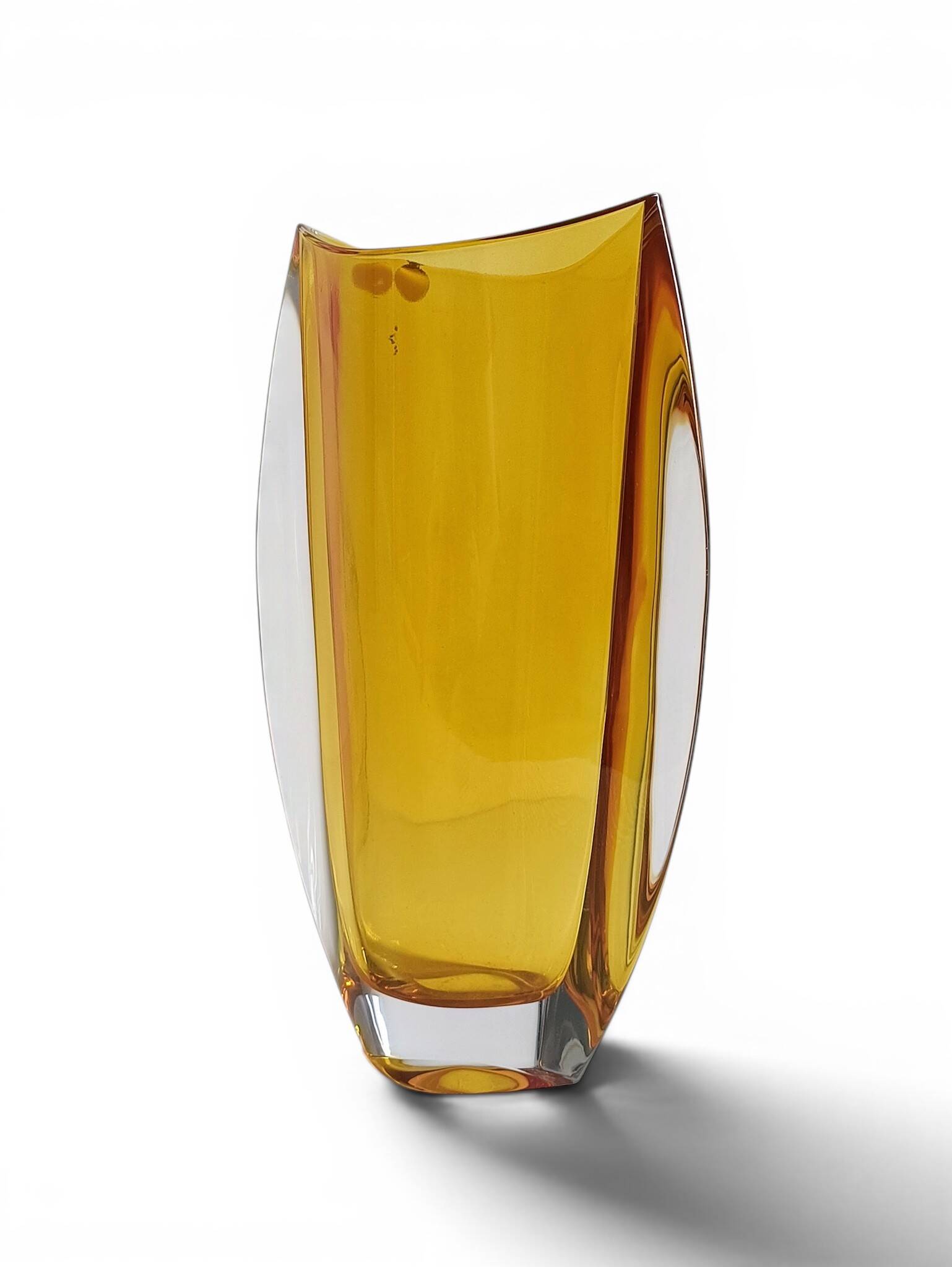 Vase en verre cuit en ambre Art Déco bohémien, Bohême du Nord, vers 1930