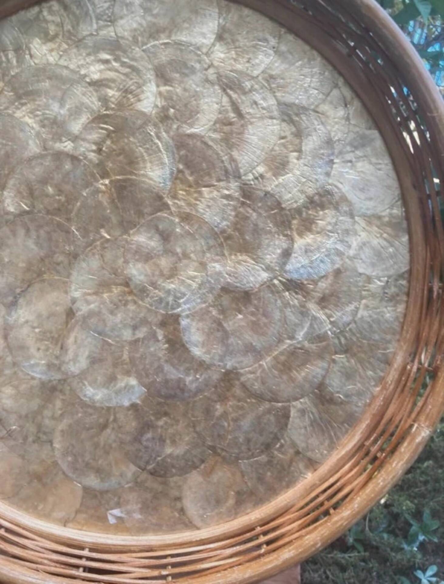 Mother-of-pearl plate