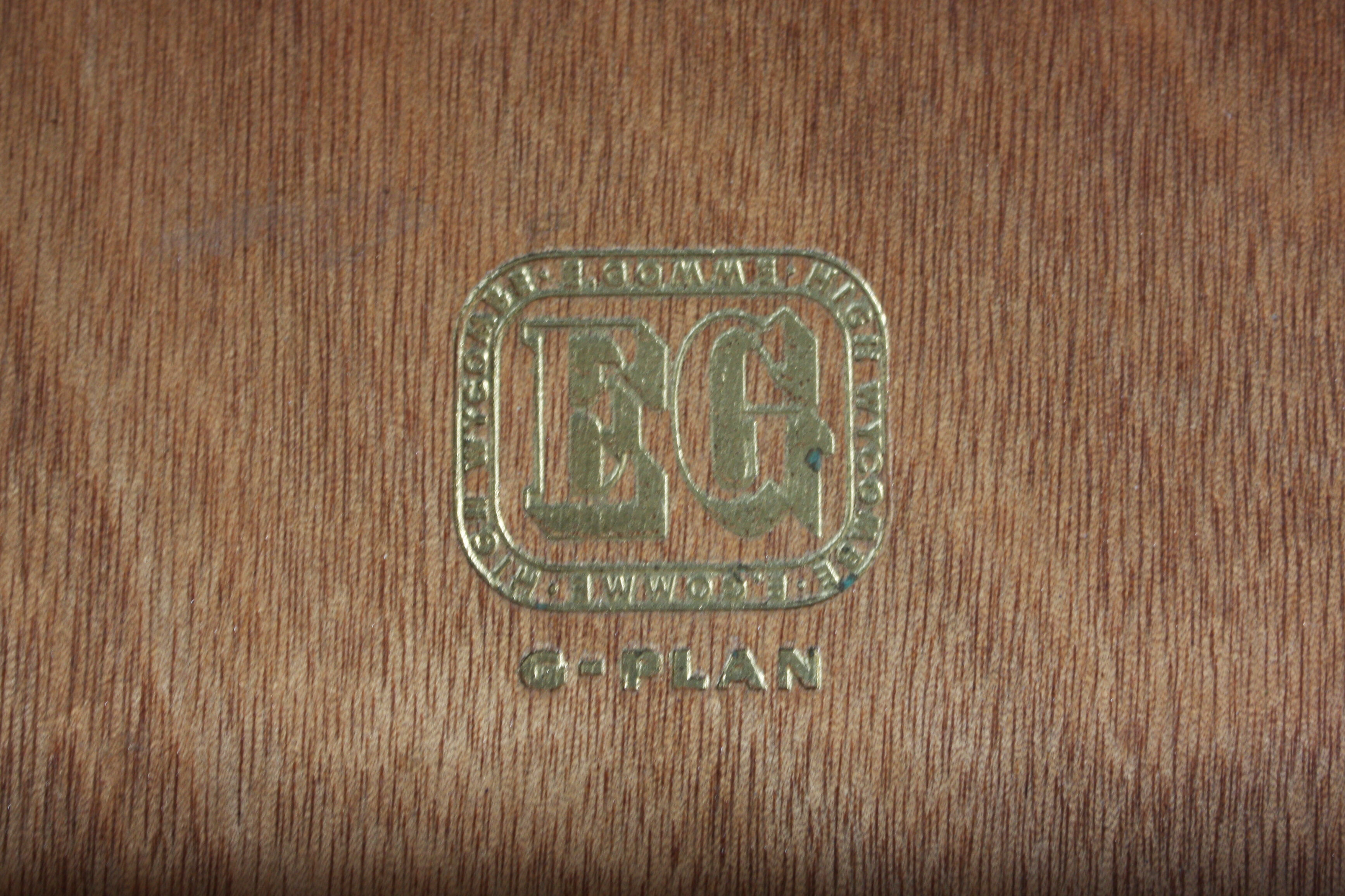Enfilade en bois signée E-Gomme 1960s