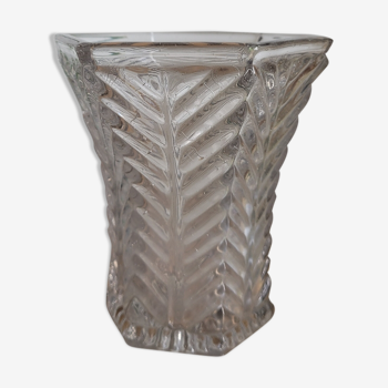 Vase en verre pressé