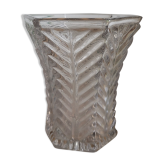 Vase en verre pressé