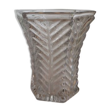Vase en verre pressé