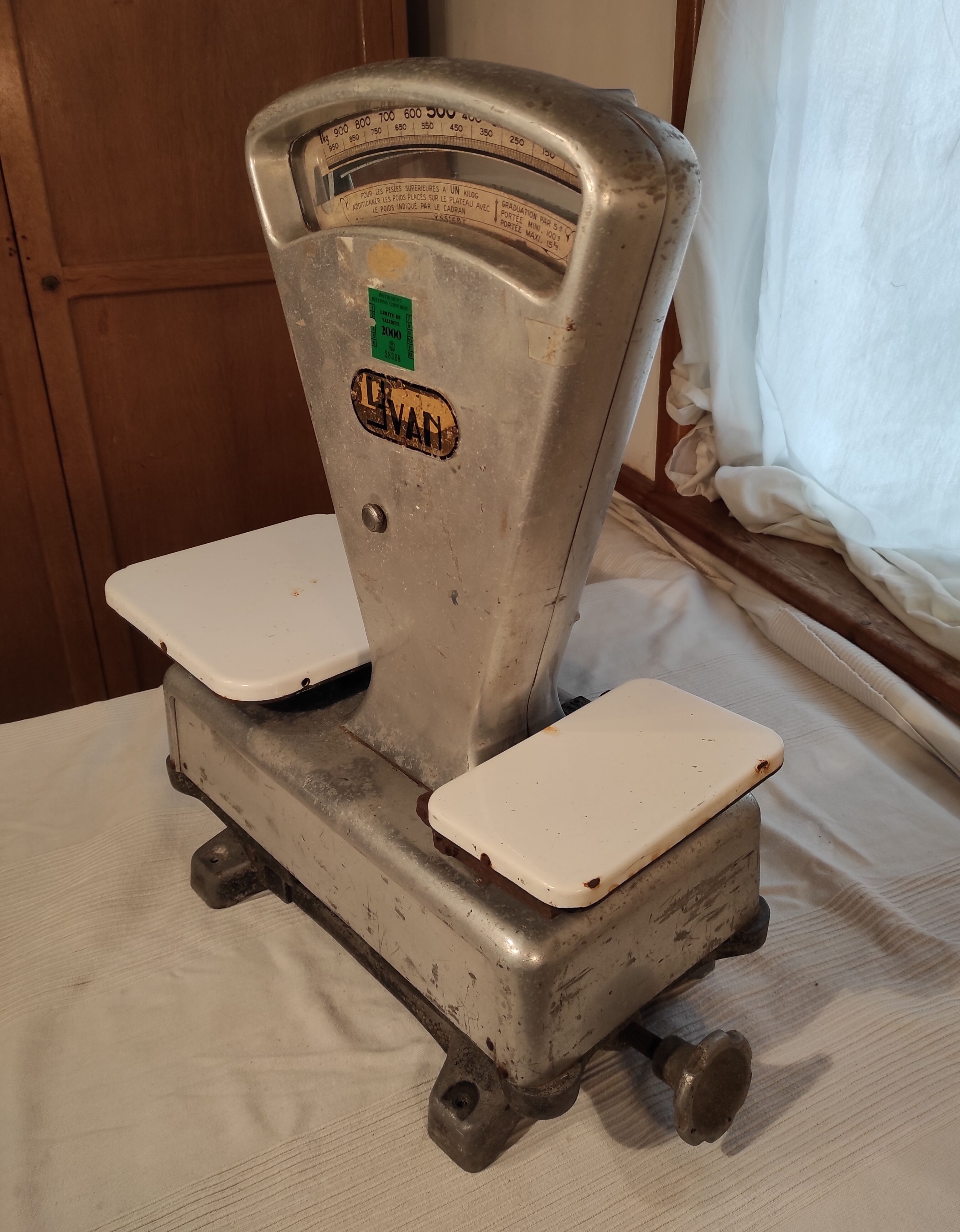 Old scale 1960 in aluminum