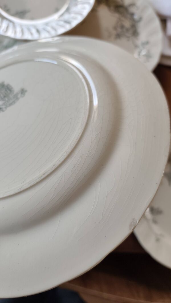 Ensemble de 7 assiettes terre de fer Lauzun Gien