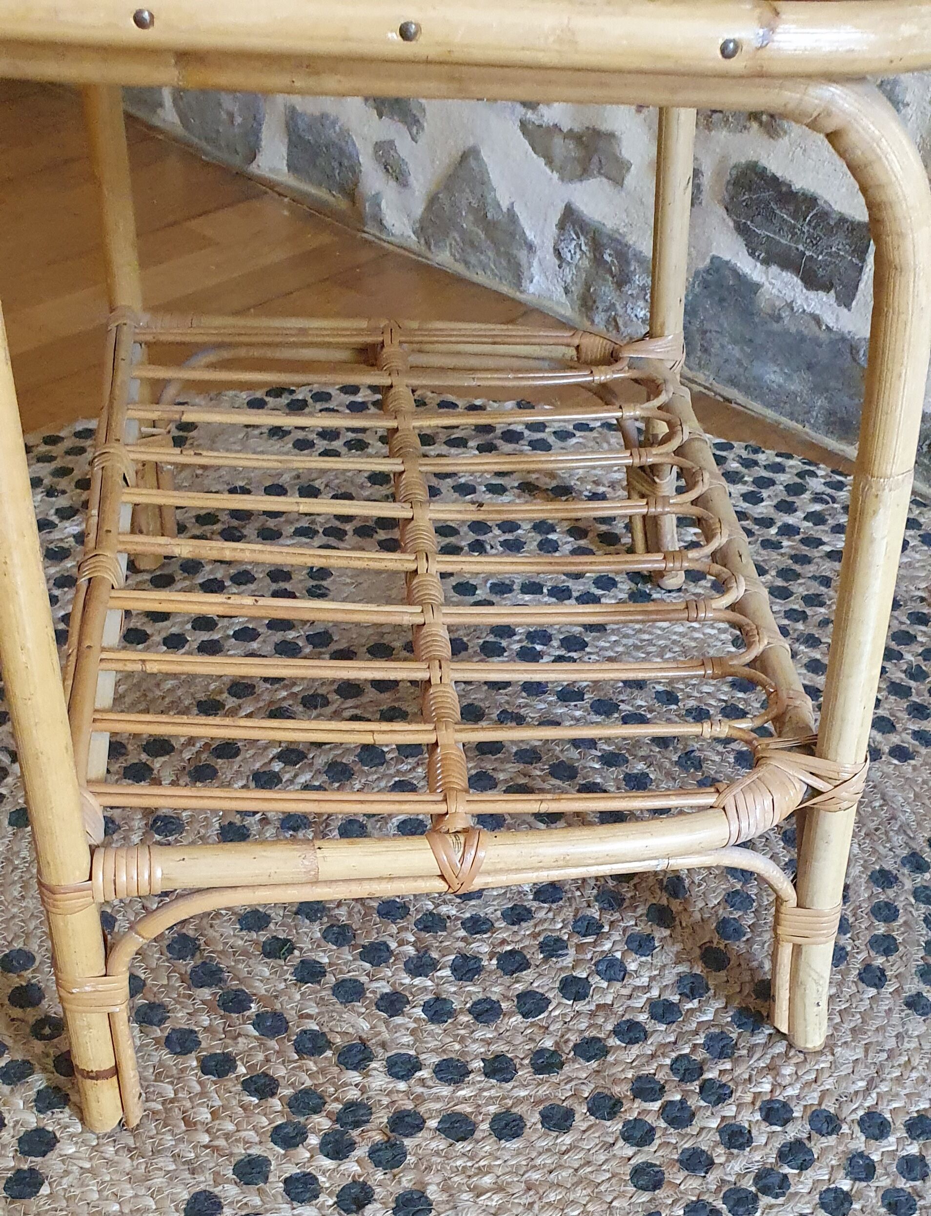Meuble d'appoint en rotin