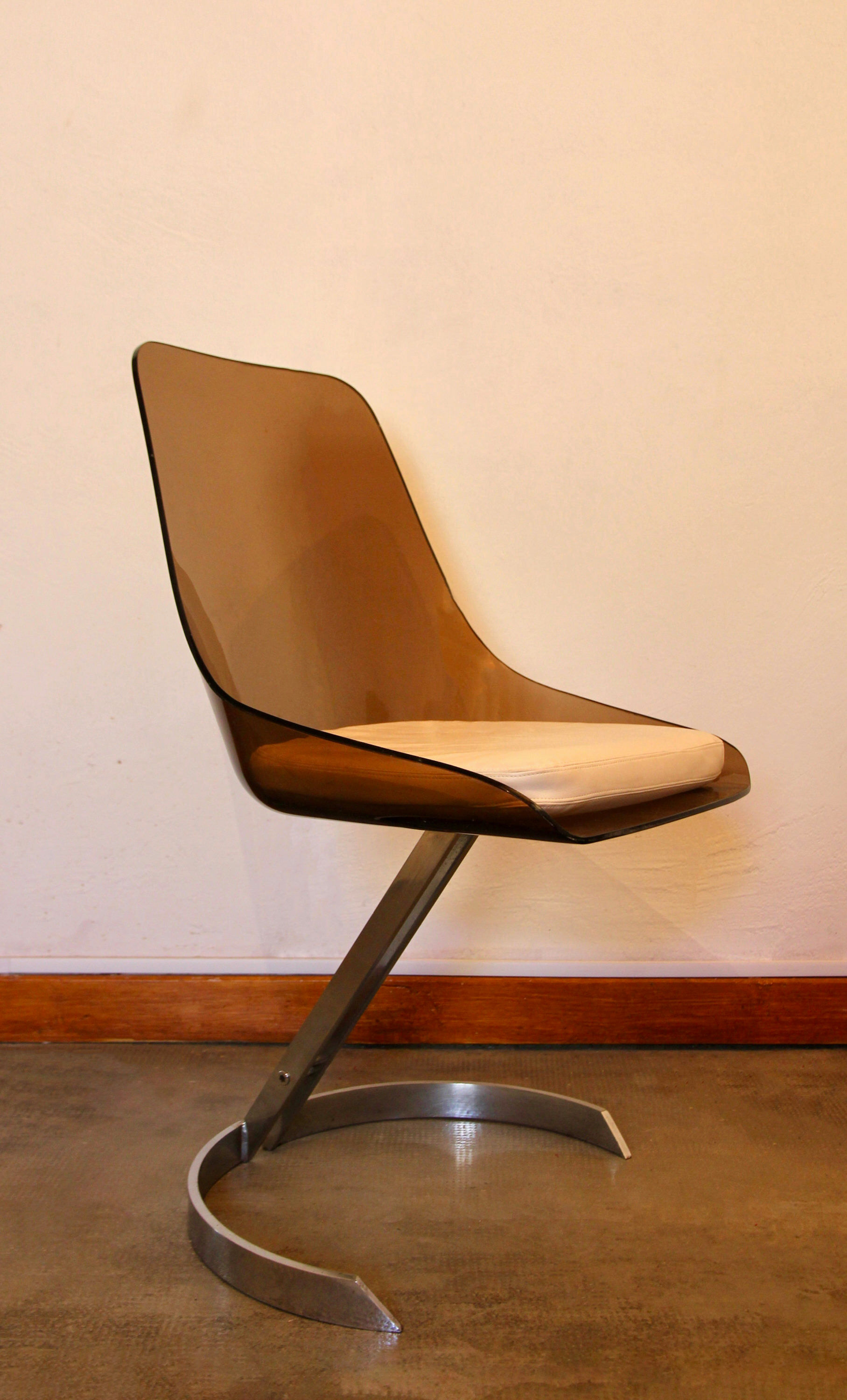 Suite de 4 chaises années 70