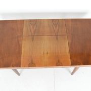 Table à manger extensible Art déco, conçue par Jindrich Halabala, années 1940.