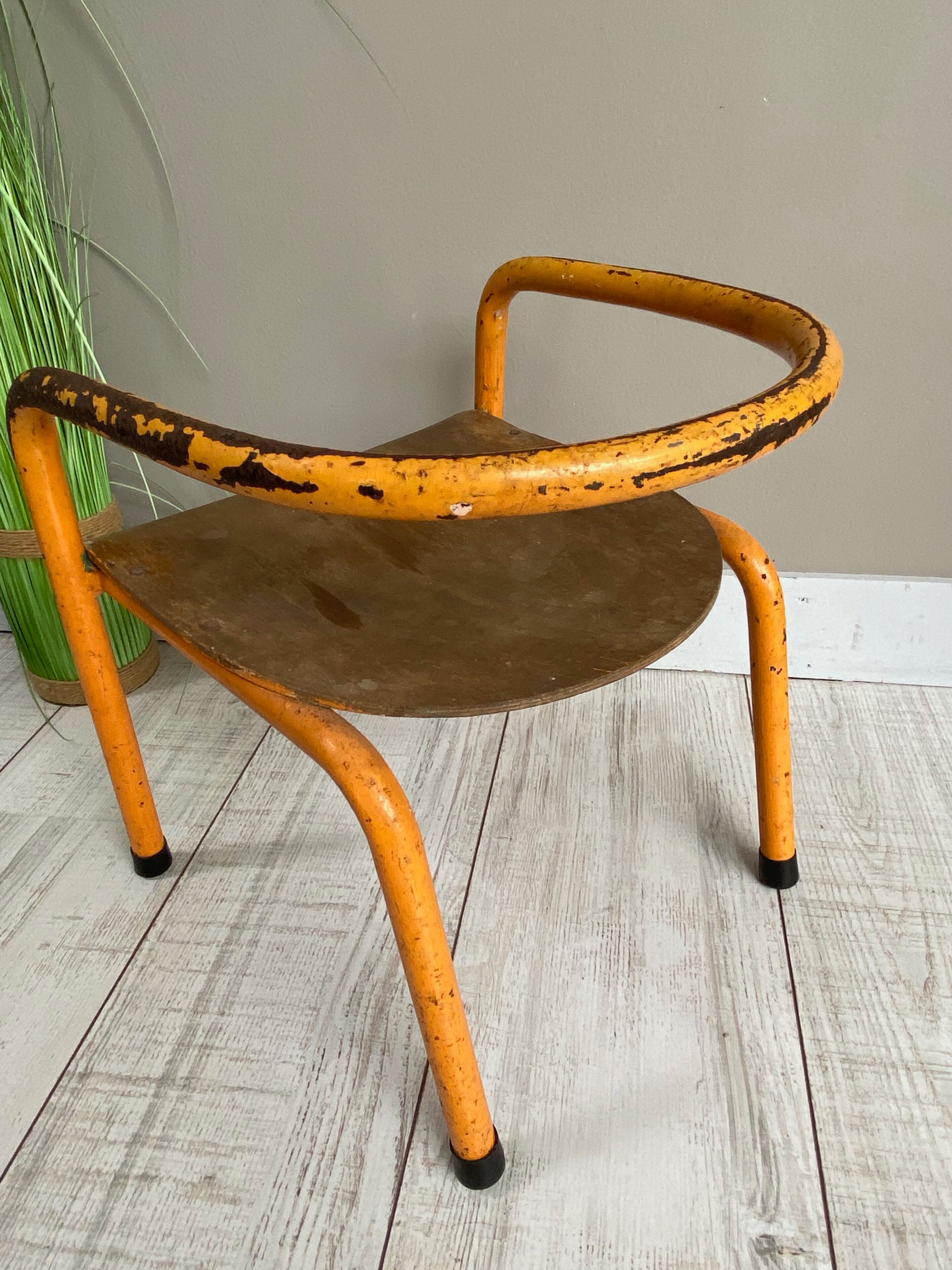 Chaise d'école maternelle