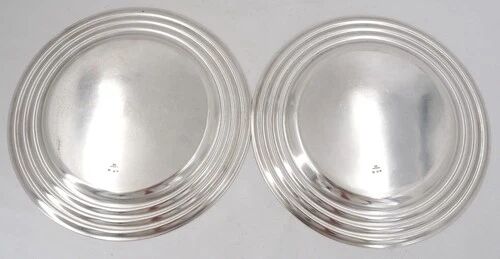 Christofle Ondulation Luc Lanel, pair of flat plates 23.5 cm, silver-plated metal