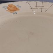 Ancien plat en faïence Terre de fer, peint à la main