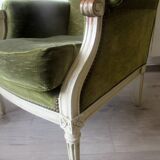 Paire de bergères capitonnées de style Louis XVI