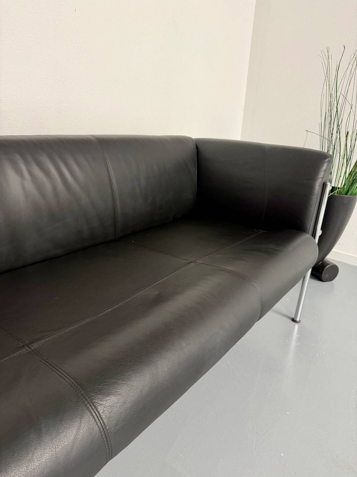 Three-seater tubular chrome and black leather sofa by Kébé, Denmark 80