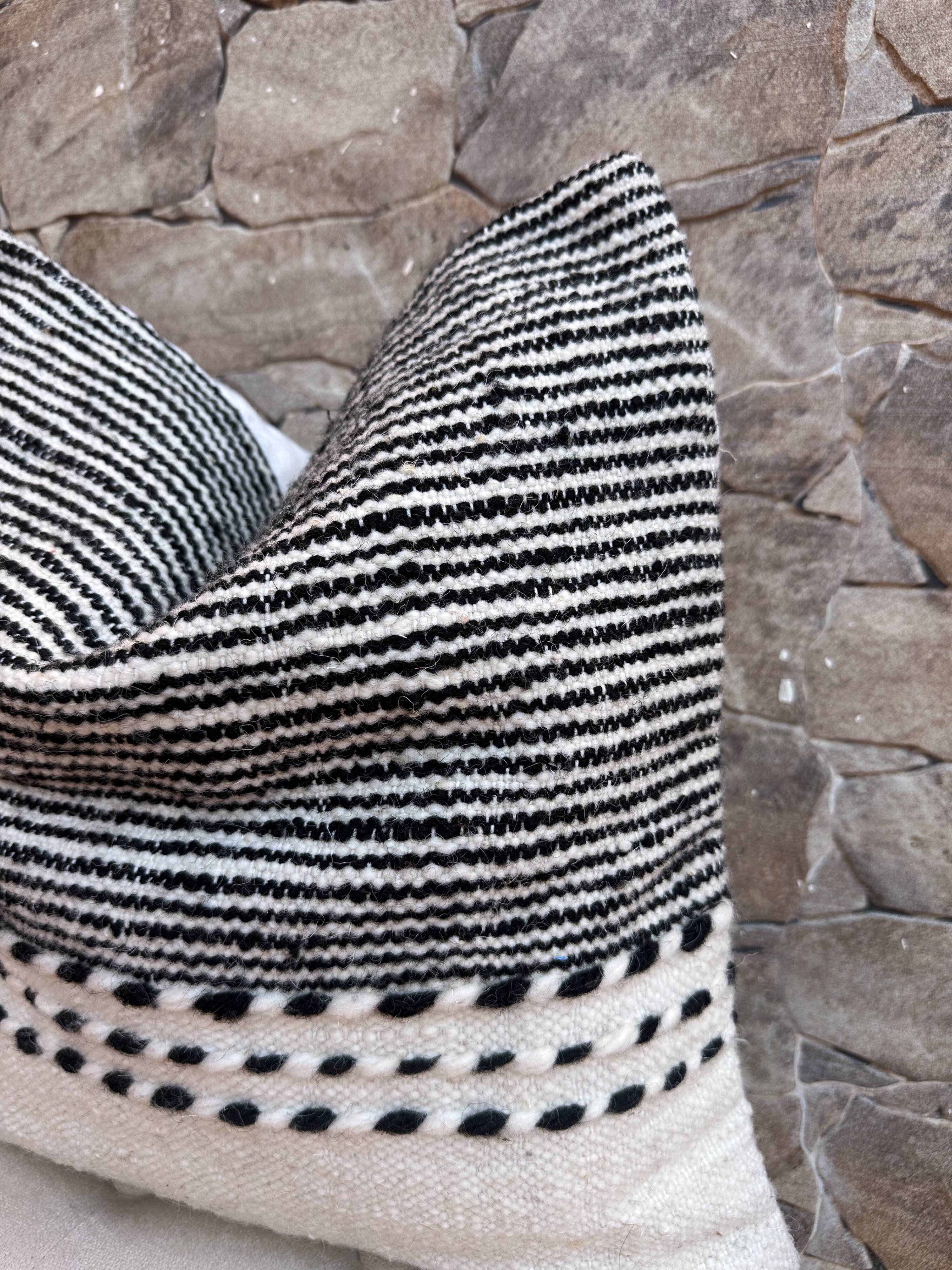 Berber zanafi square cushion cover - handmade - 100% wool and cotton - 45x45cm