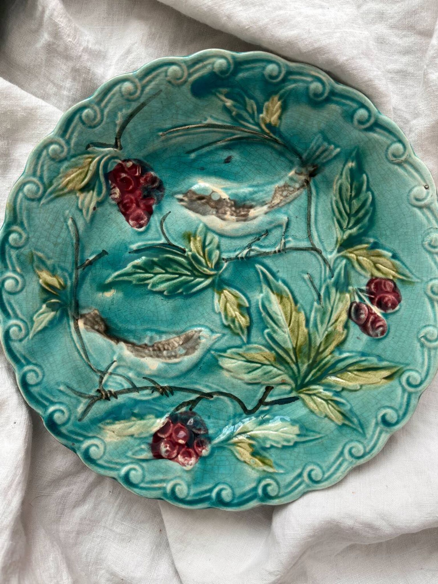 Two Onnaing barbotine bird plates, late 19th century