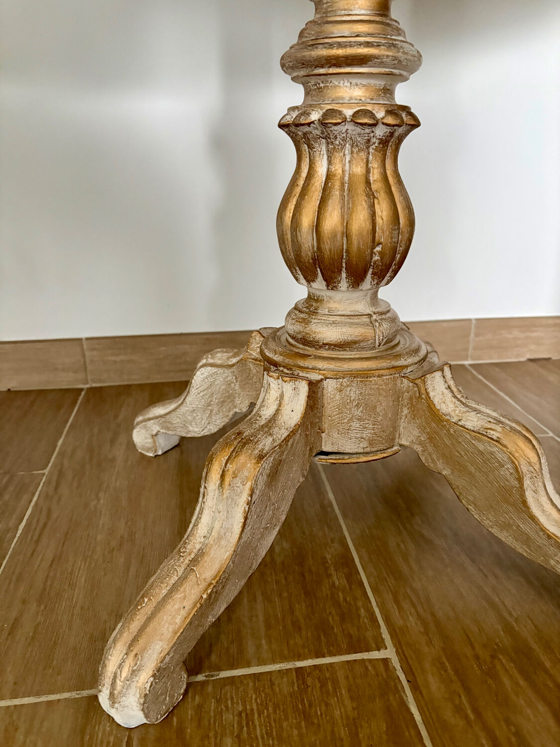 Violin table