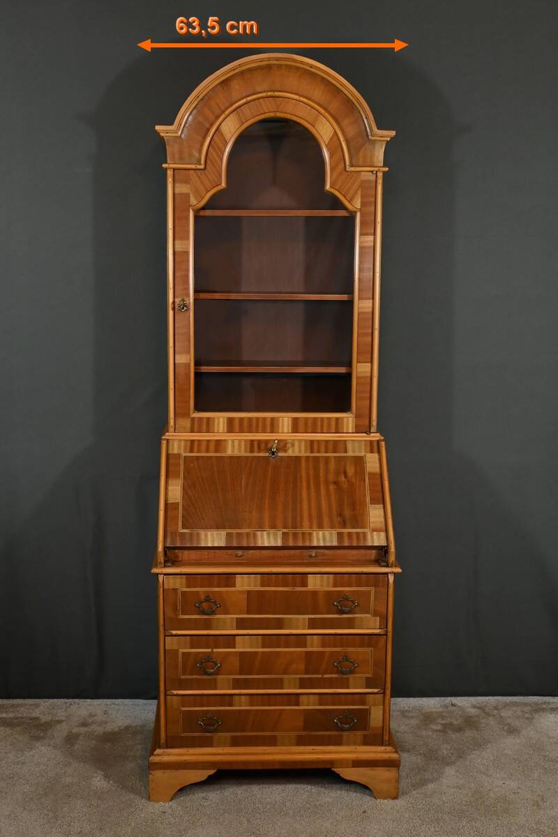 Scriban Showcase in Blond Mahogany, England – 1960