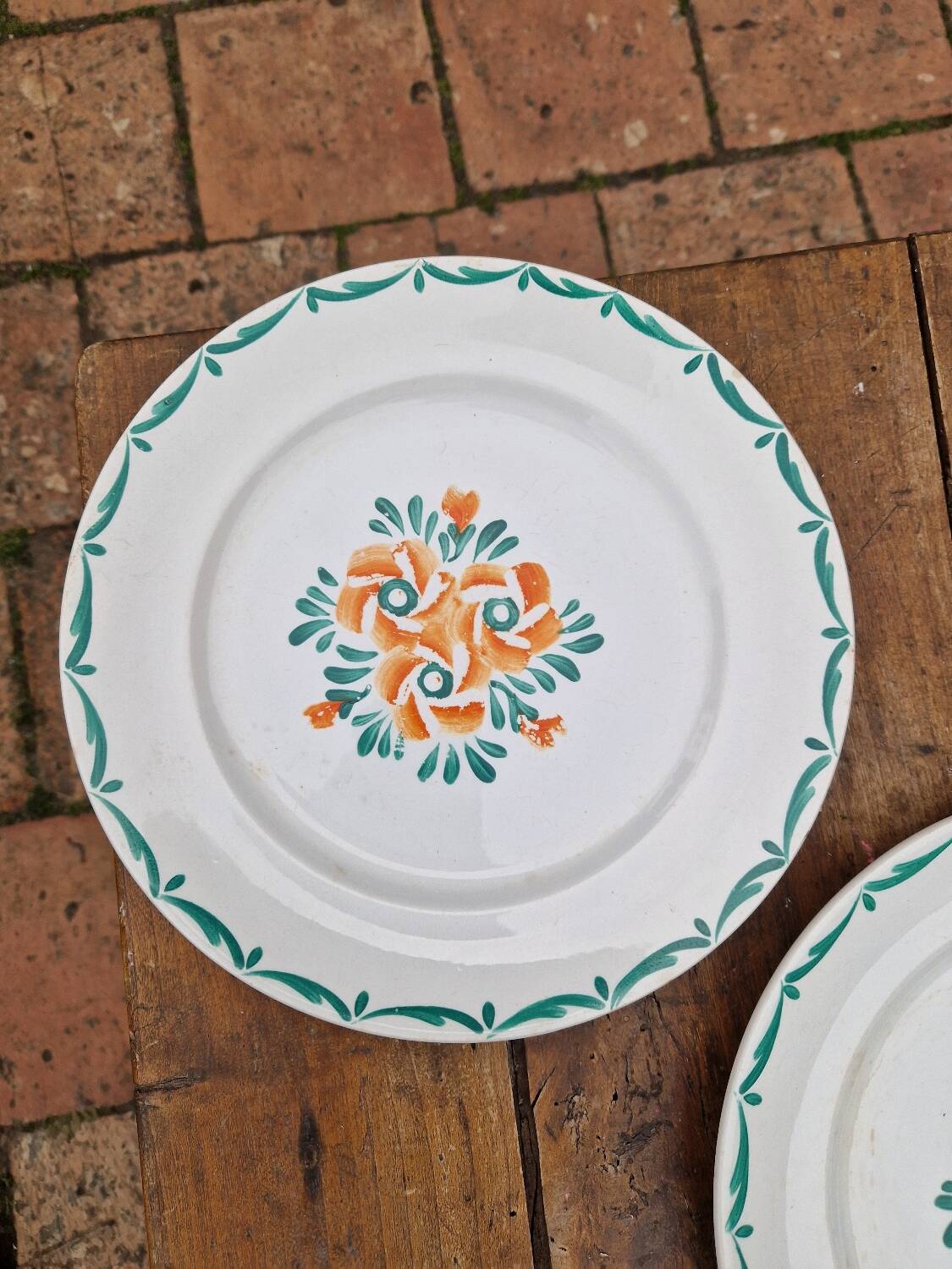 Lot de 7 assiettes plates plus de raviers