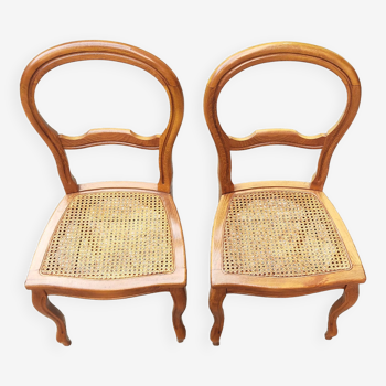 Paire de chaises cannées en noyer, de style Louis Philippe