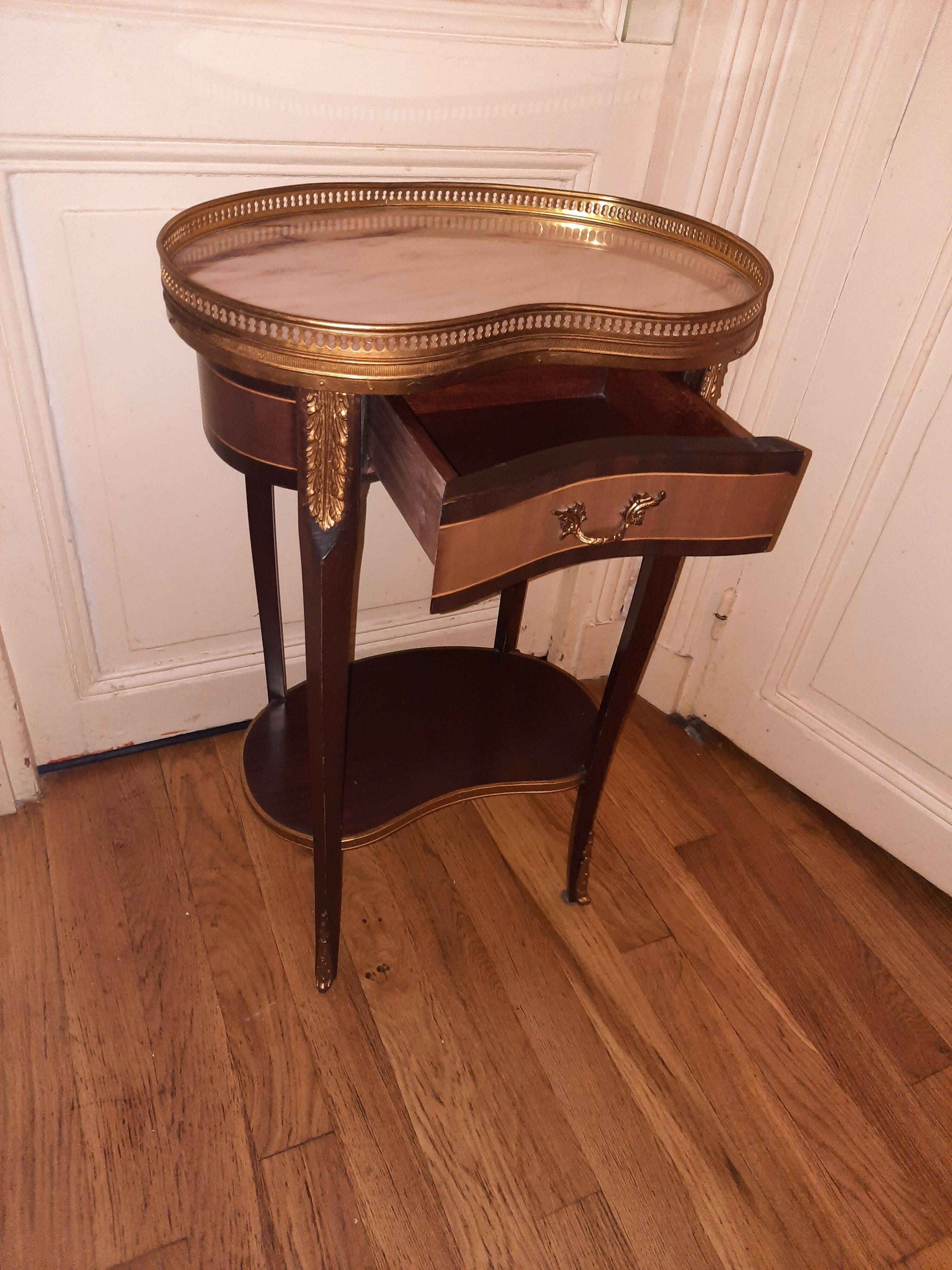 Salon table rognon marquetry