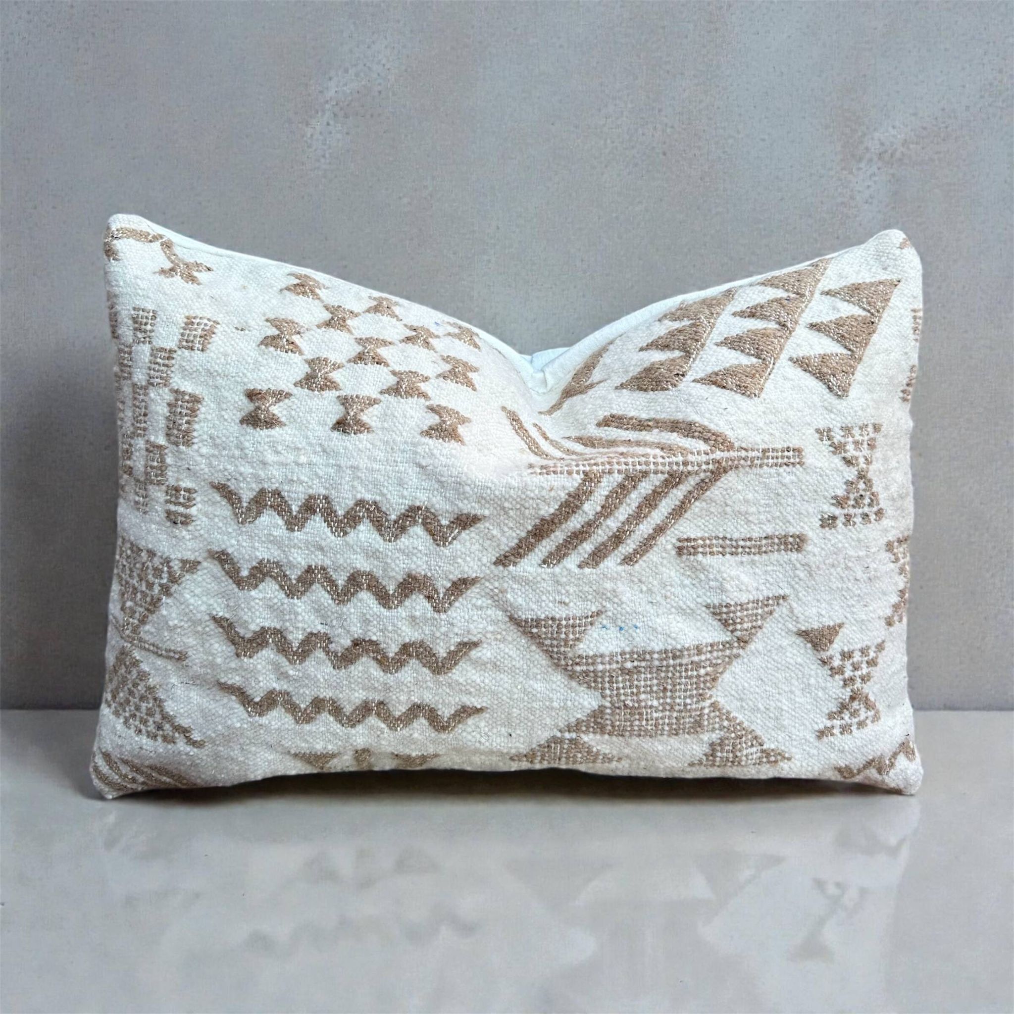 Handmade cushion cover in Berber wool: Moroccan Kilim cushion 60x40.