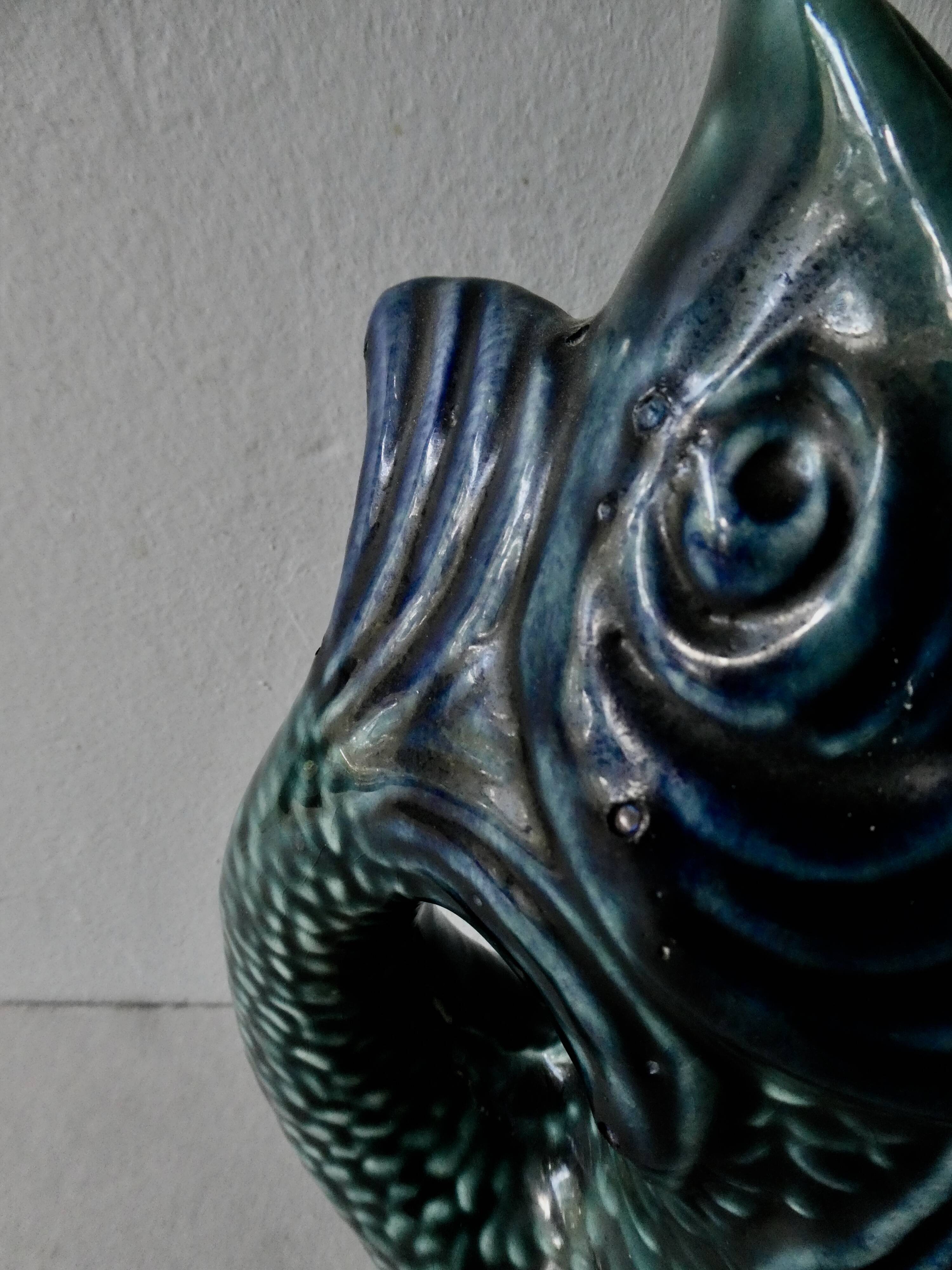 Pichet en céramique, barbotine, forme poisson