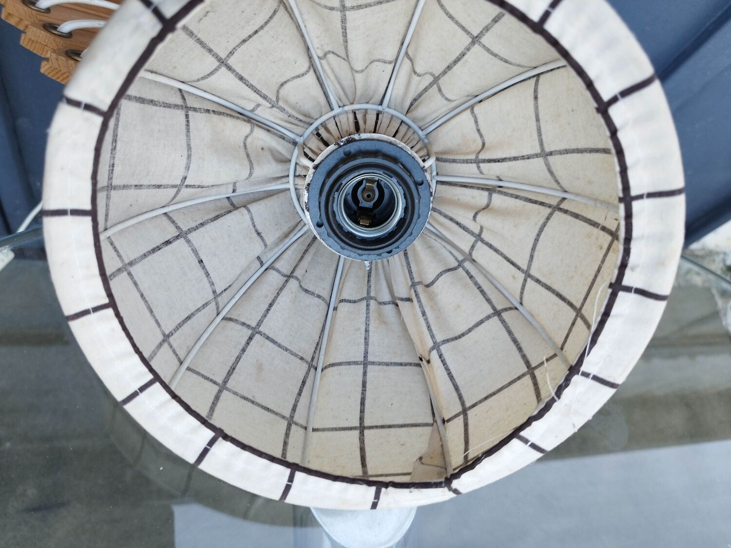 Articulated arm scissor wall light