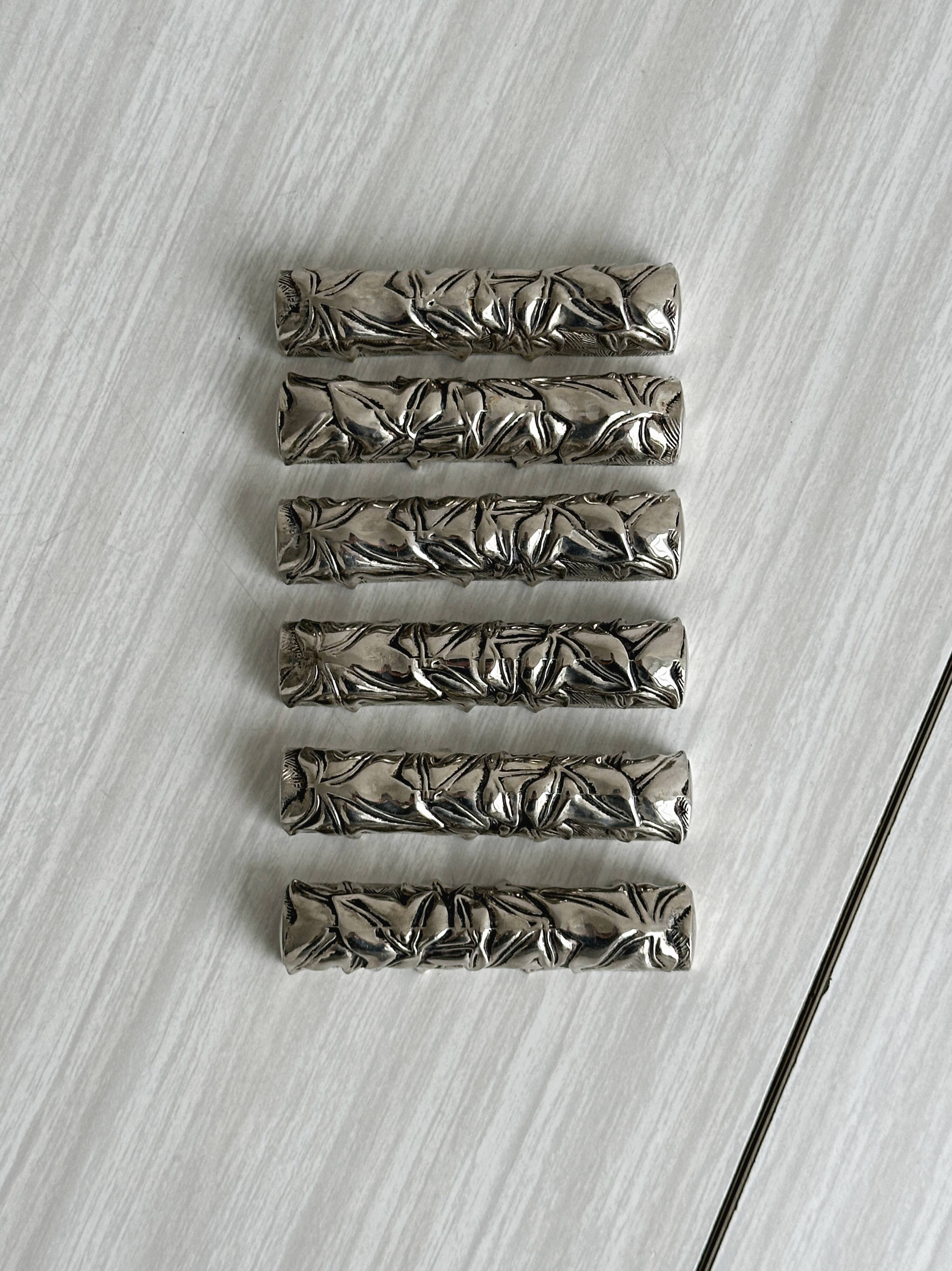 Set of 6 vintage knife rests with bamboo and foliage pattern.