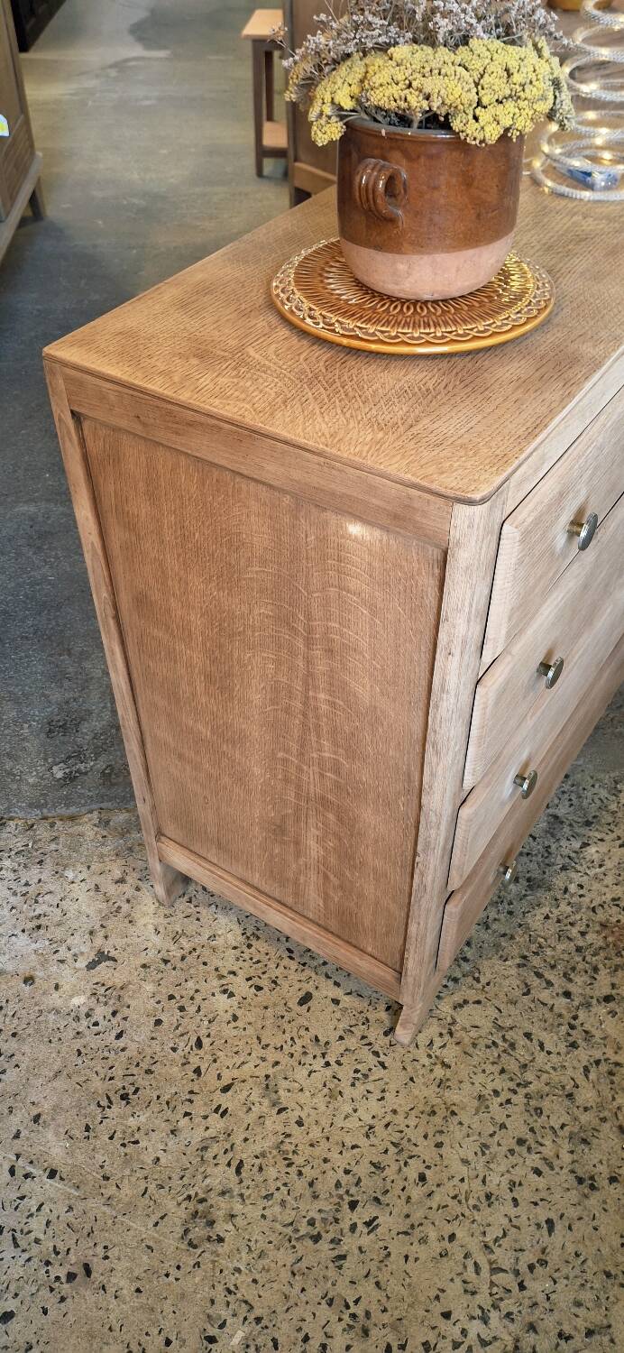 Oak chest of drawers