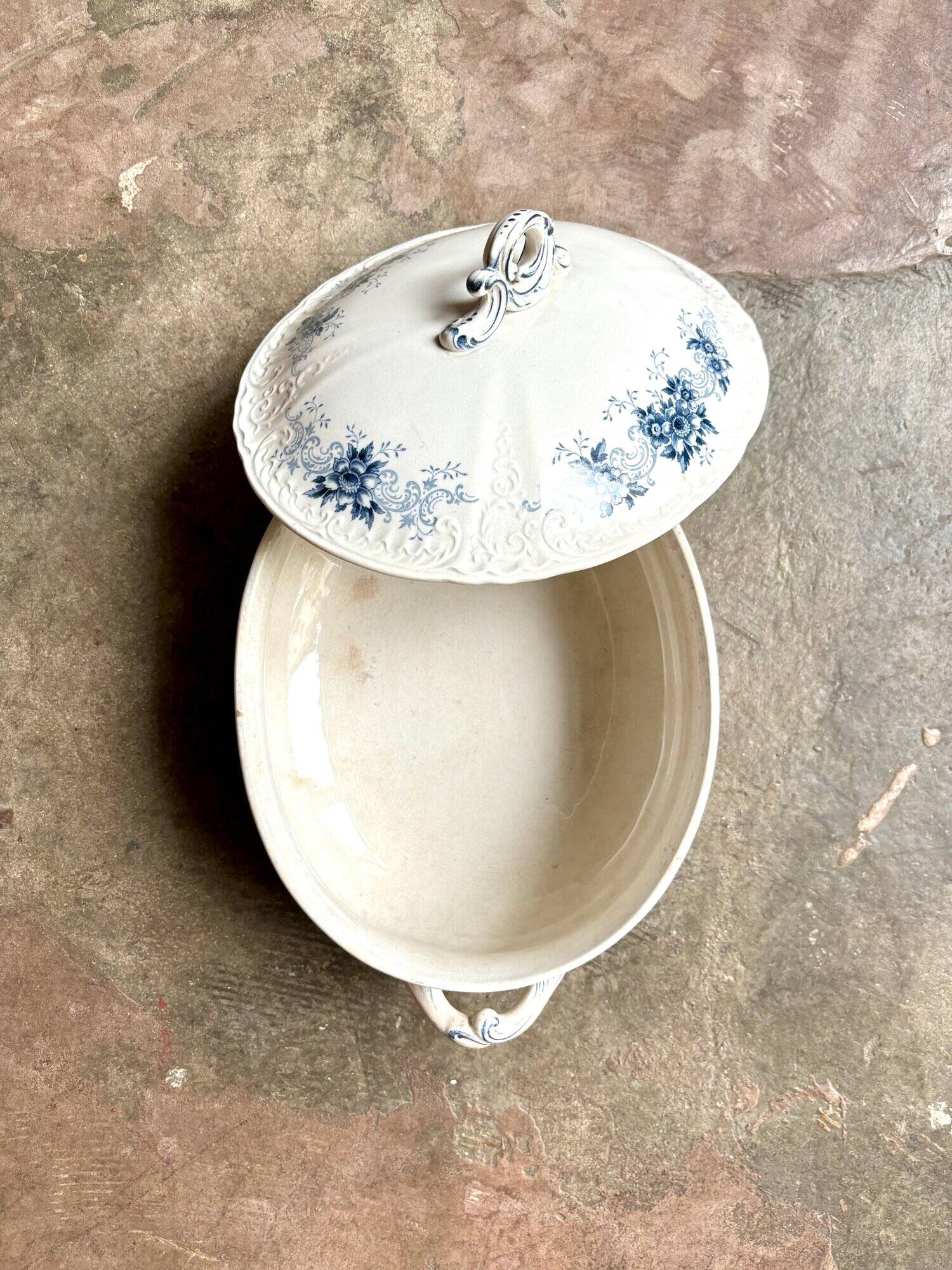 Sarreguemines tureen in iron clay, “Aida” service