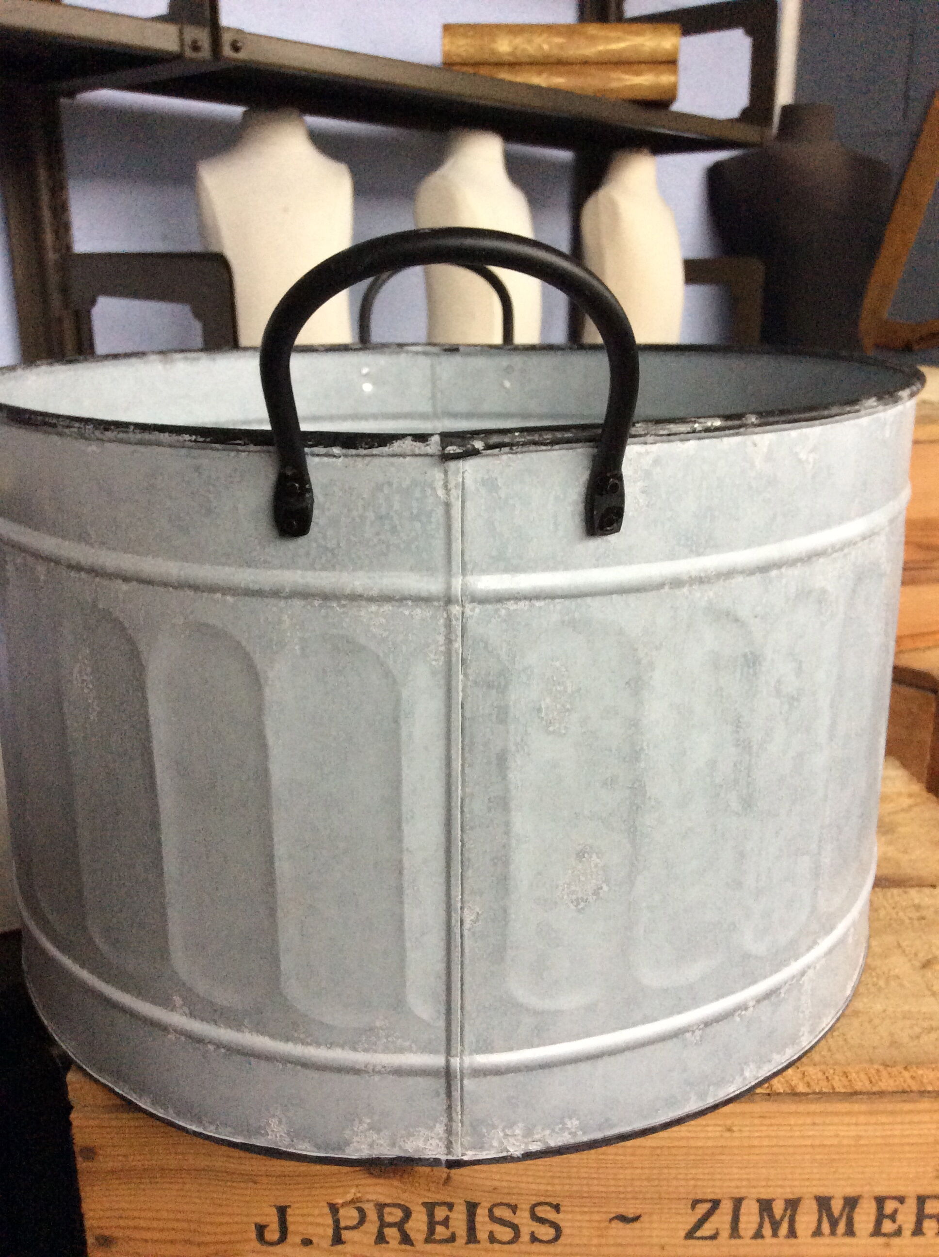 Zinc washtub metal basin