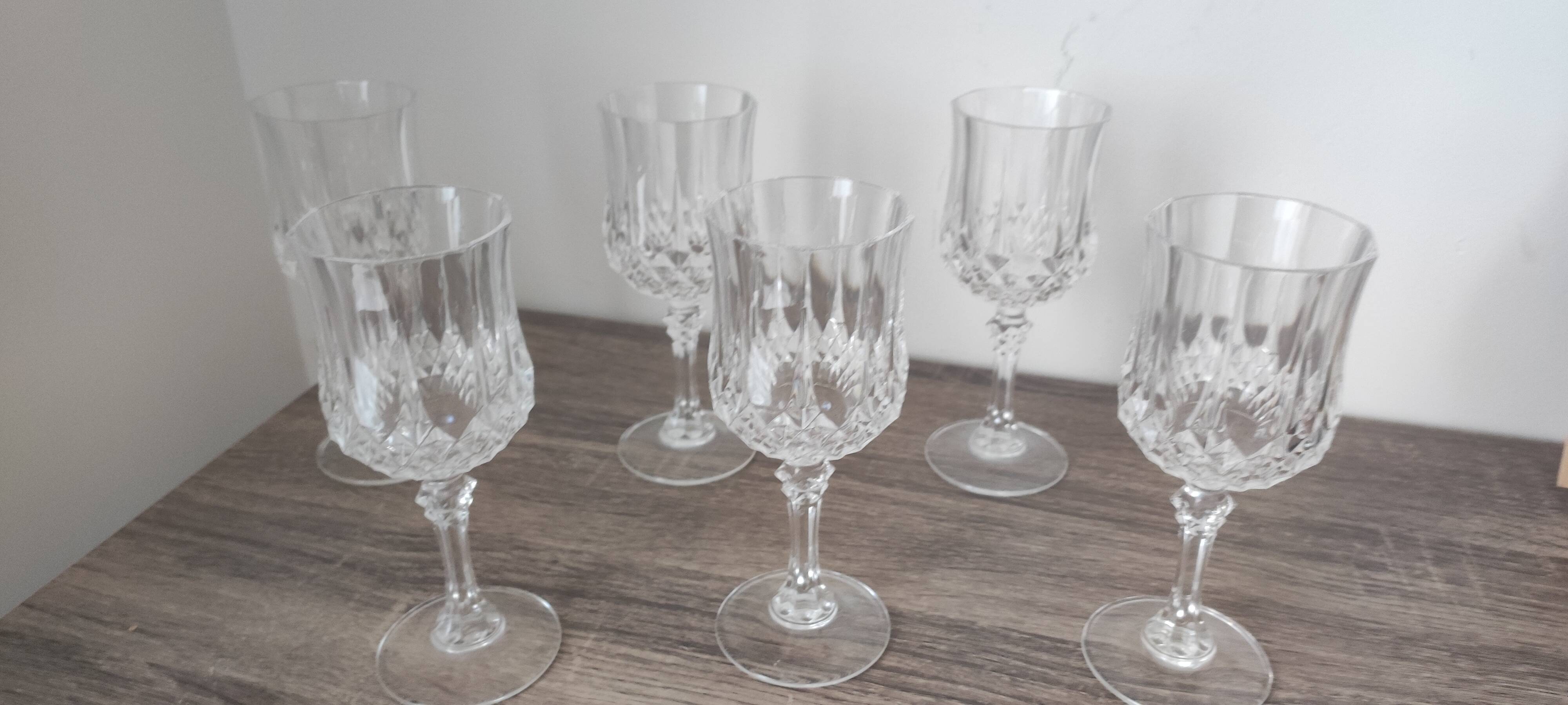 6 crystal wine glasses on a stem from Arques, Longchamps model. Capacity 12.