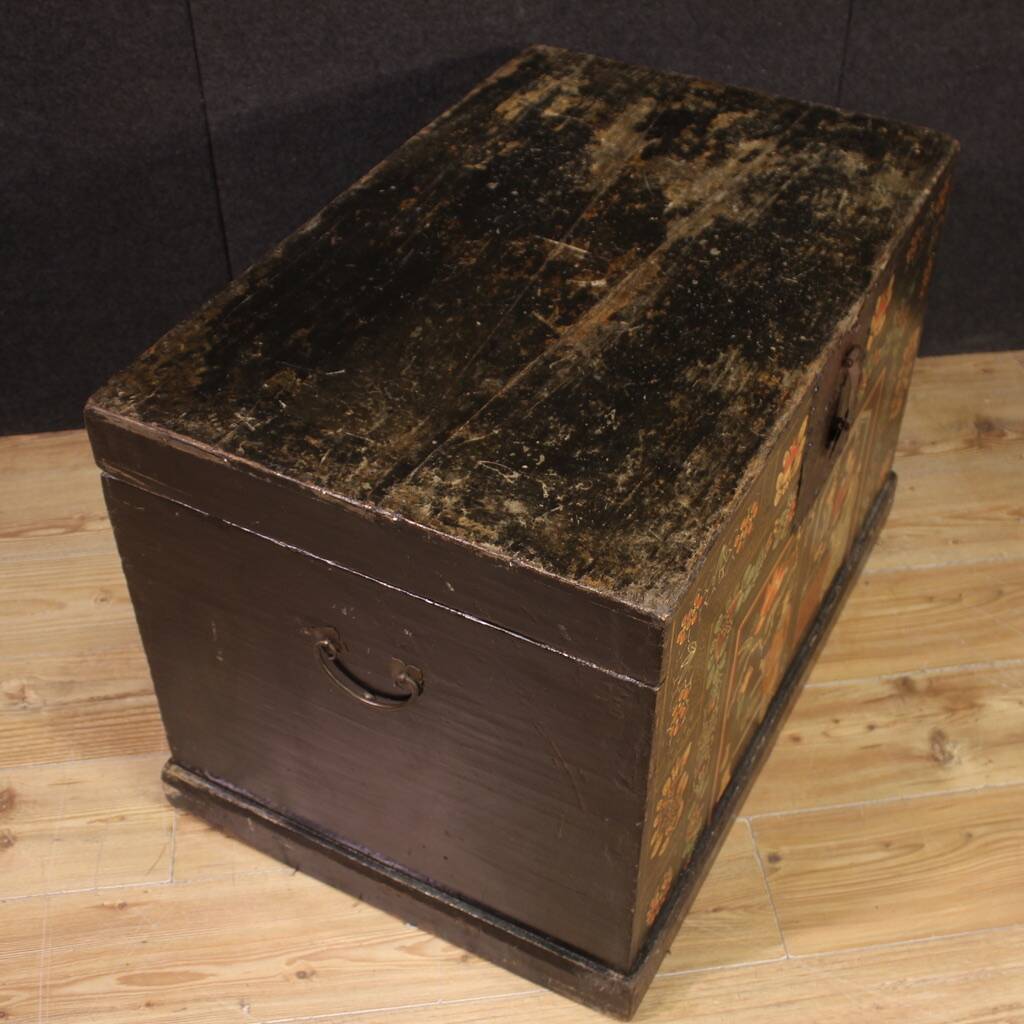 Small Chinese Chest from the 20th Century