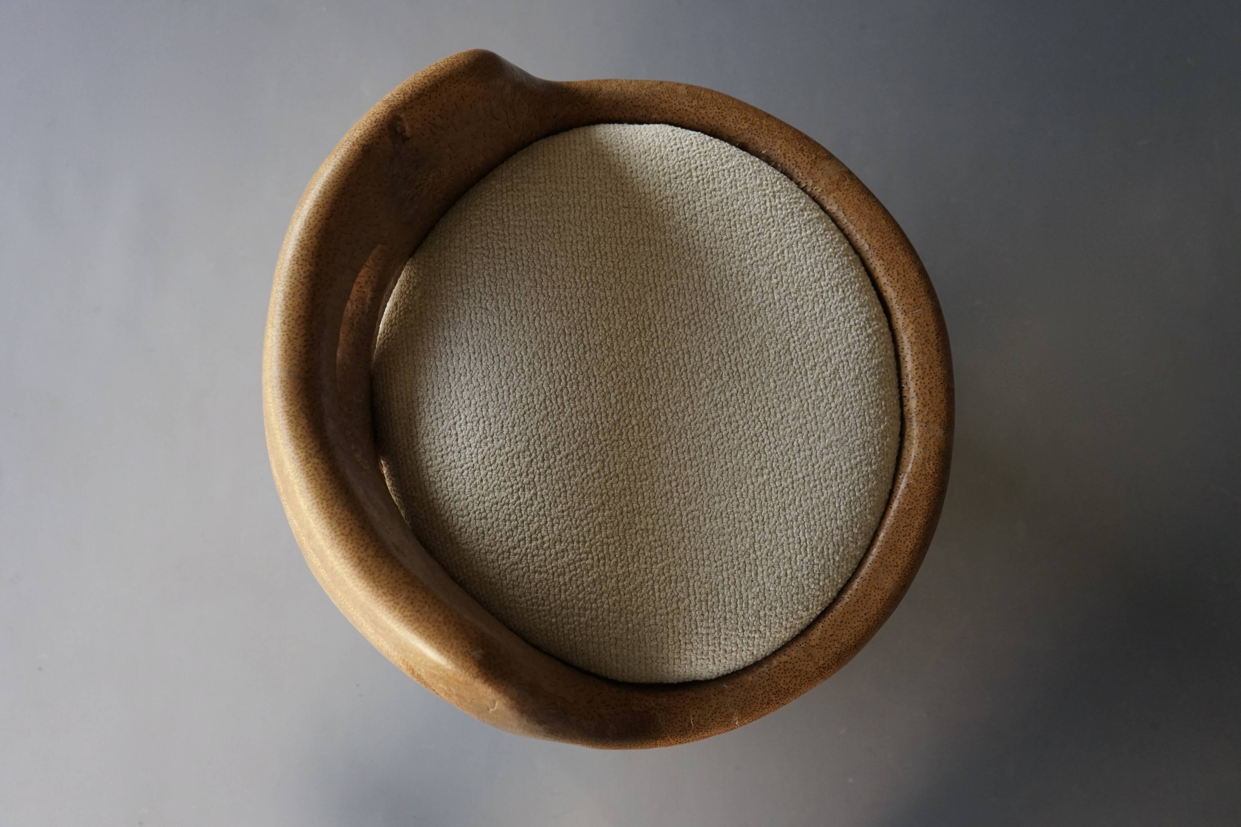 Chaise d'appoint en bois de palmier sculptée et fabriquée à la main, années 1970