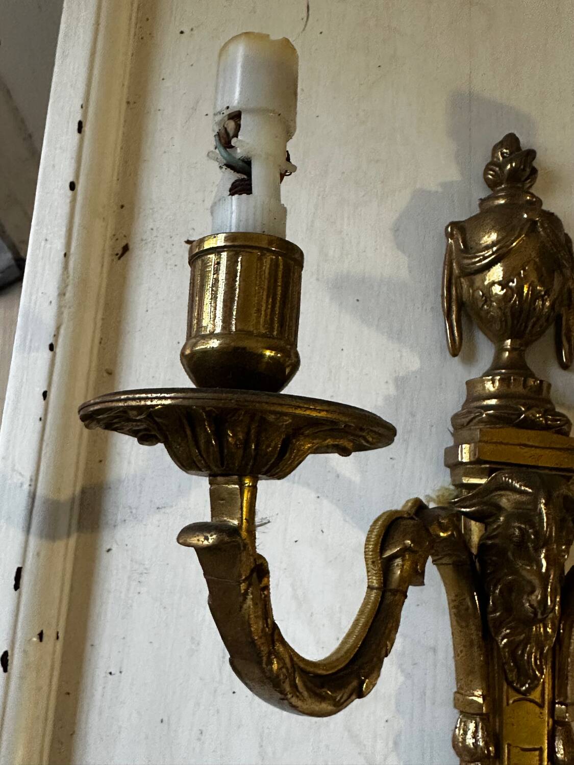 Brass wall sconce – goat head decoration – Louis XVI Empire style –