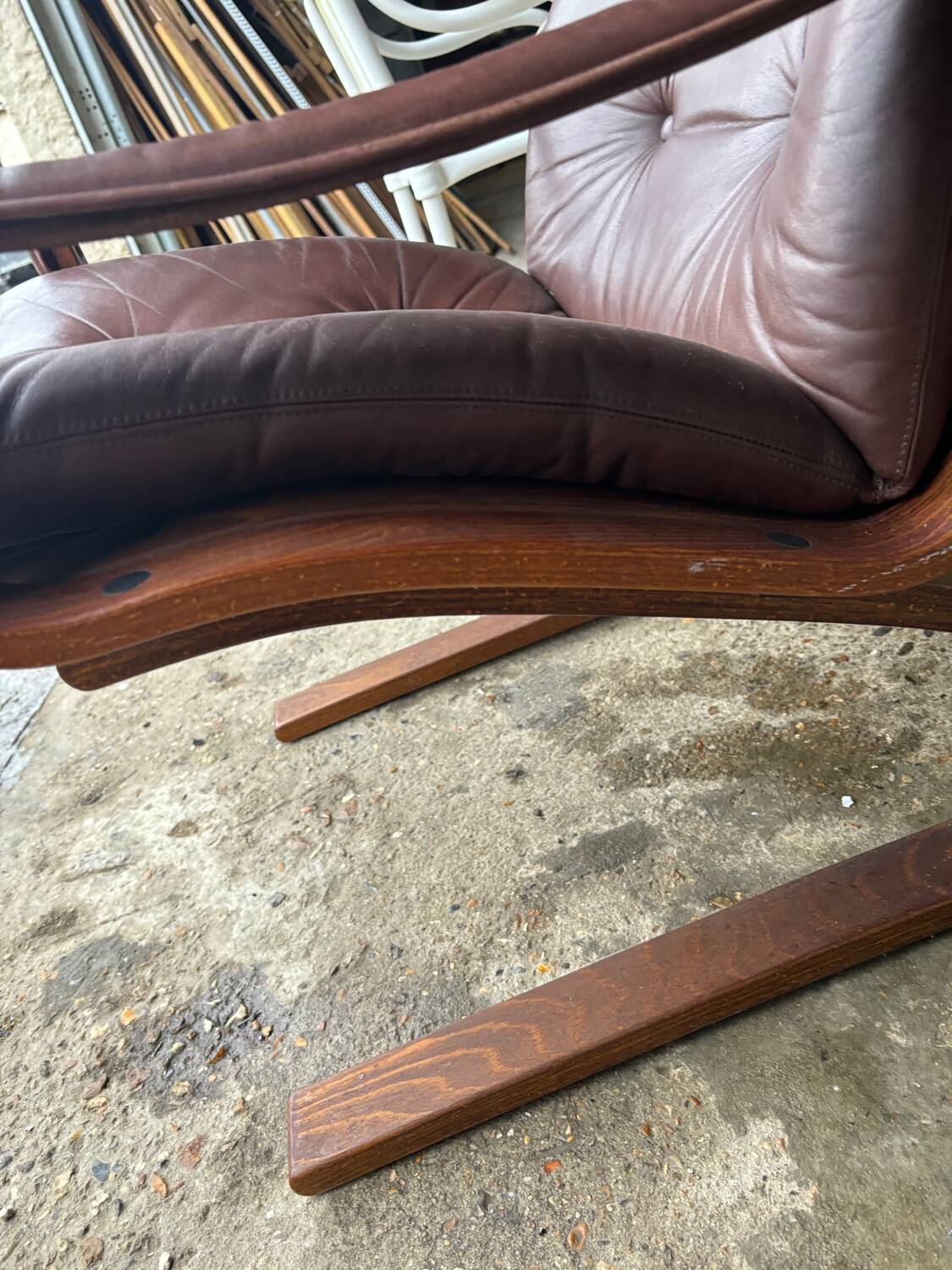 Scandinavian leather and wood armchair Kengu armchair Elsa & Nordahl Solheim- Rykken