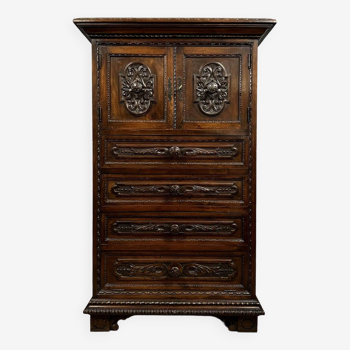 Cabinet style Renaissance en noyer massif entièrement sculpté / circa 1850