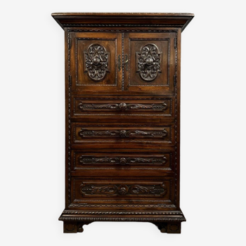 Renaissance style cabinet in solid walnut, entirely carved / circa 1850