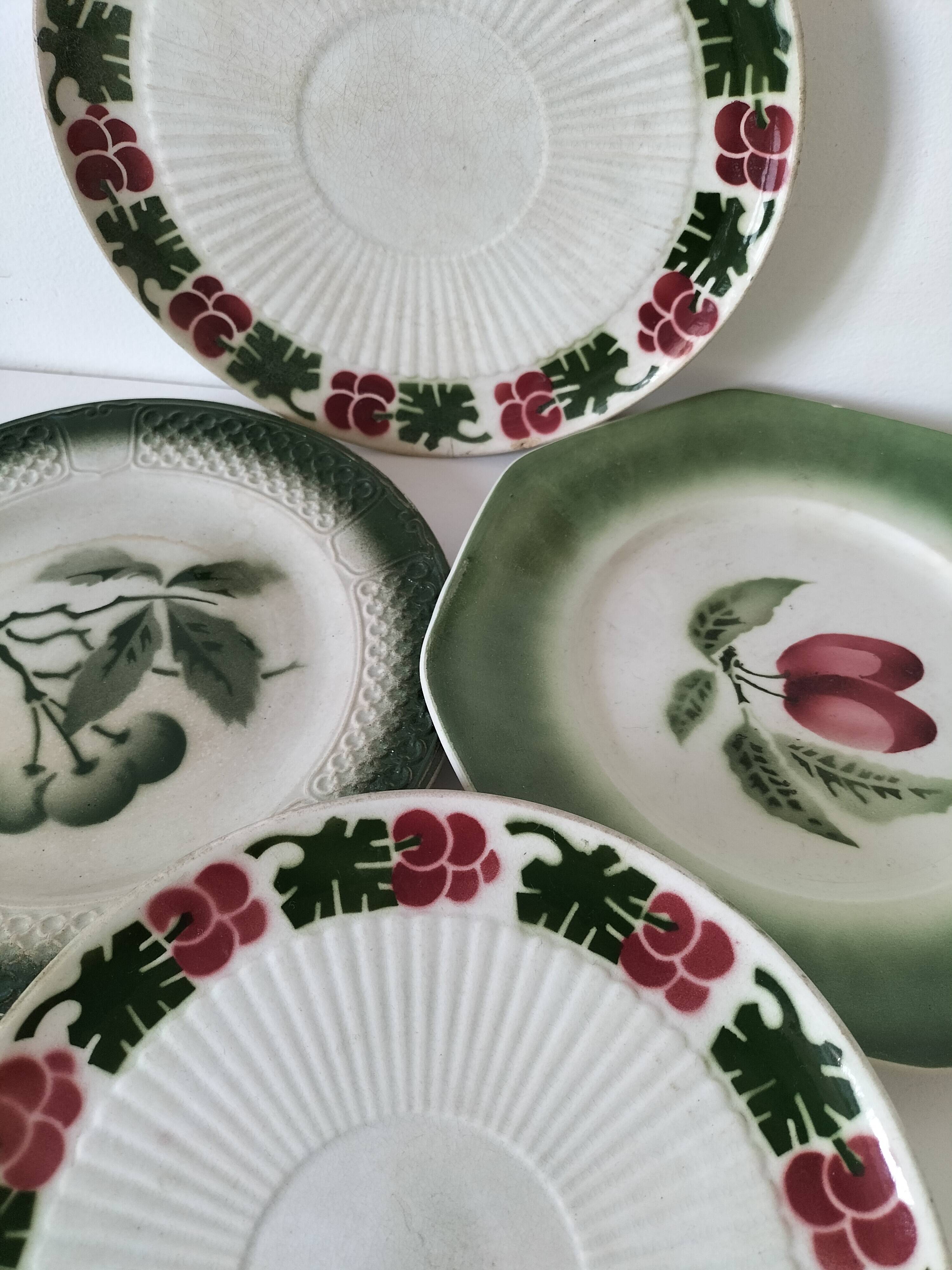 Set of 4 vintage summer fruit dessert plates.